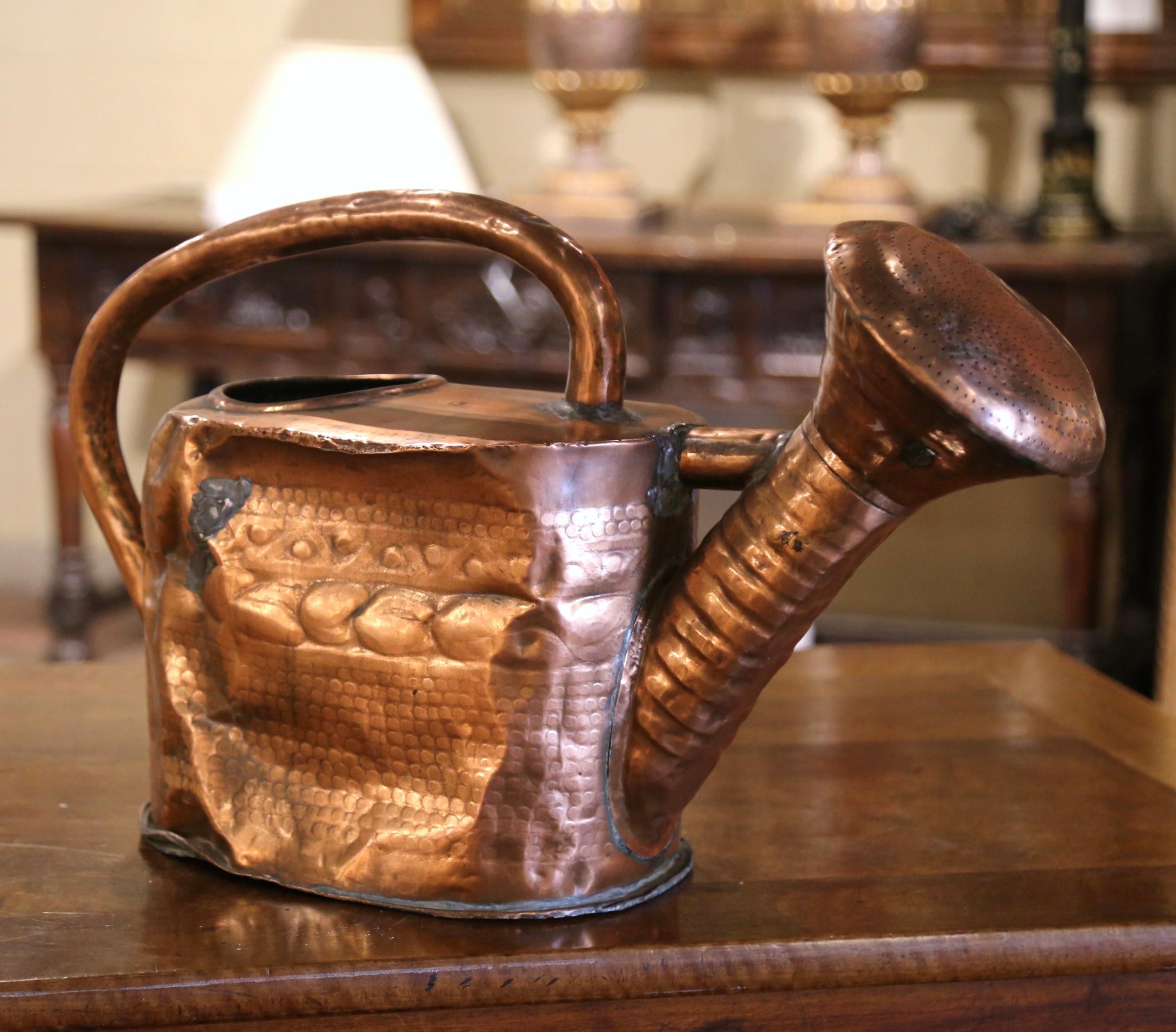 Early 18th Century French Hammered Copper Watering Can from Normandy In Distressed Condition For Sale In Dallas, TX