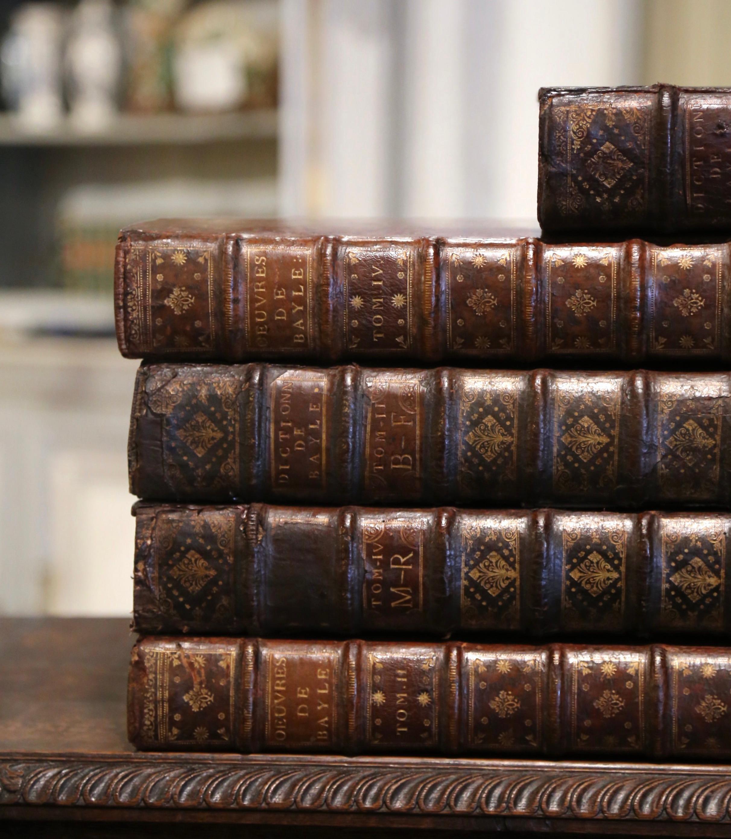 Louis XIV Ensemble de neuf livres reliés en cuir datant de 1727-1748, du début du XVIIIe siècle. en vente