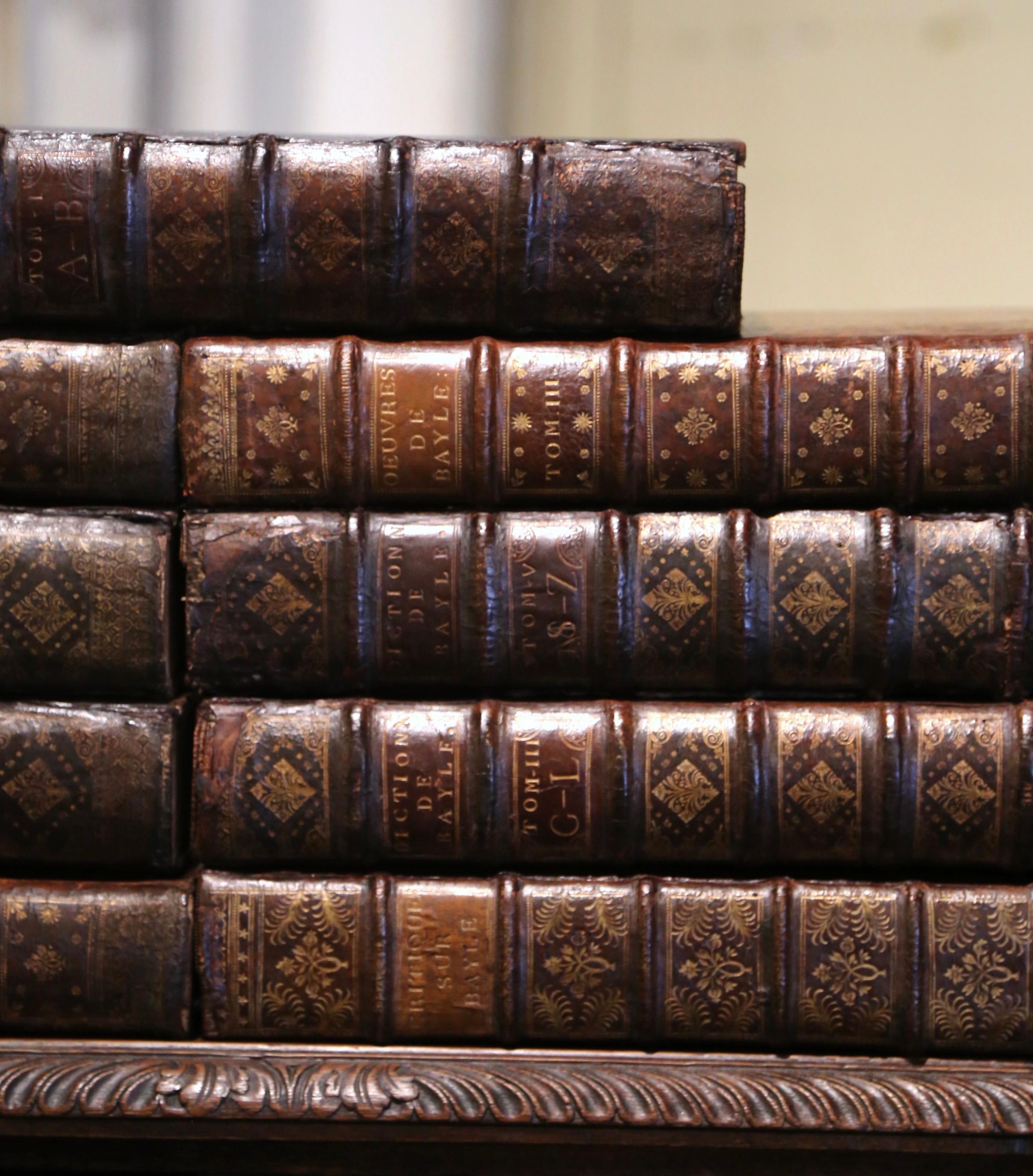 Français Ensemble de neuf livres reliés en cuir datant de 1727-1748, du début du XVIIIe siècle. en vente