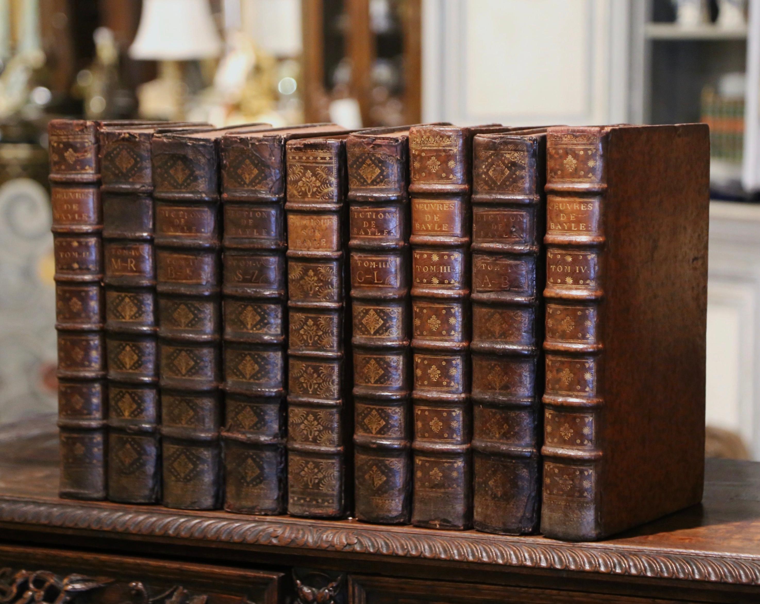 Ensemble de neuf livres reliés en cuir datant de 1727-1748, du début du XVIIIe siècle. en vente 1
