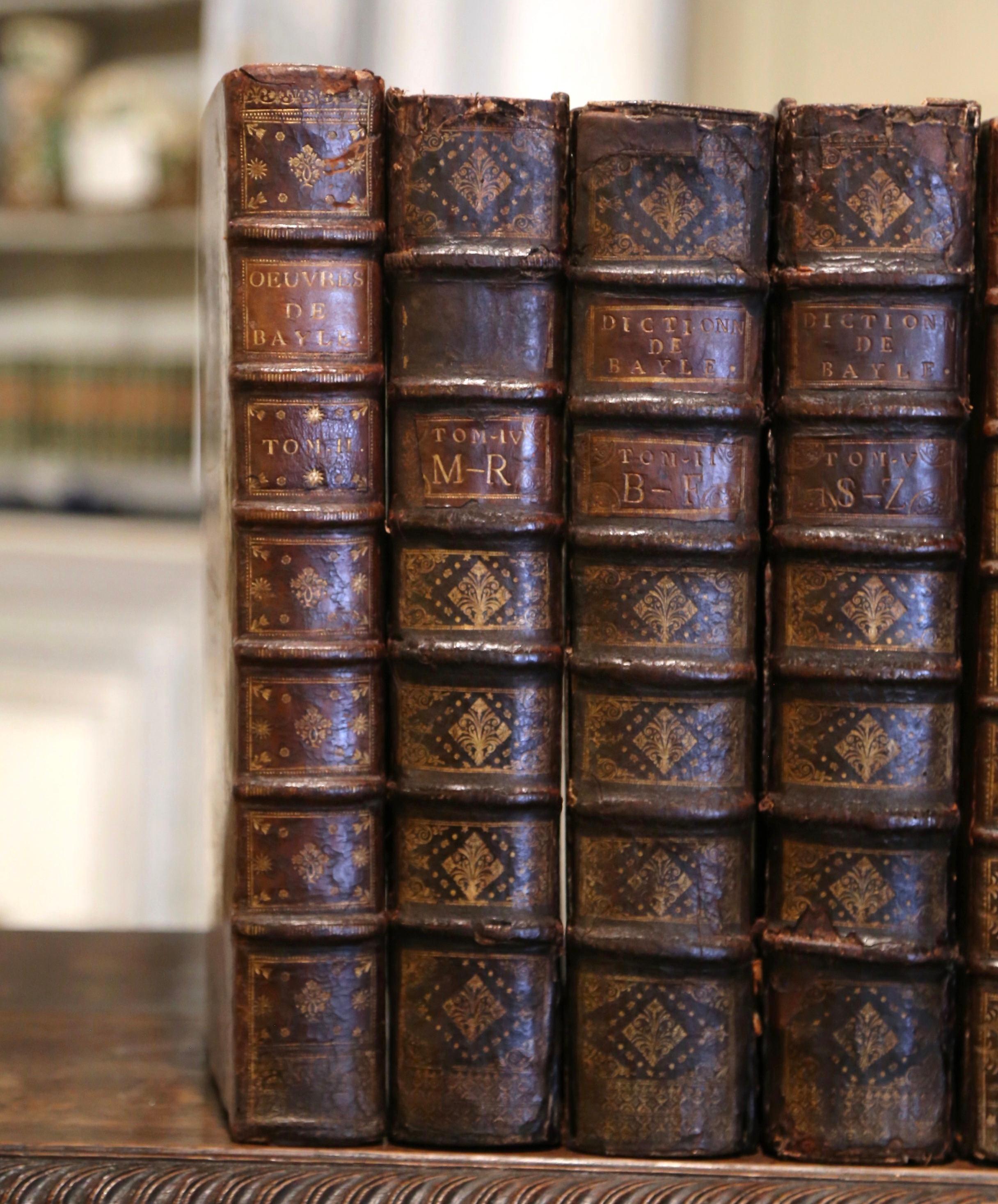 Ensemble de neuf livres reliés en cuir datant de 1727-1748, du début du XVIIIe siècle. en vente 2