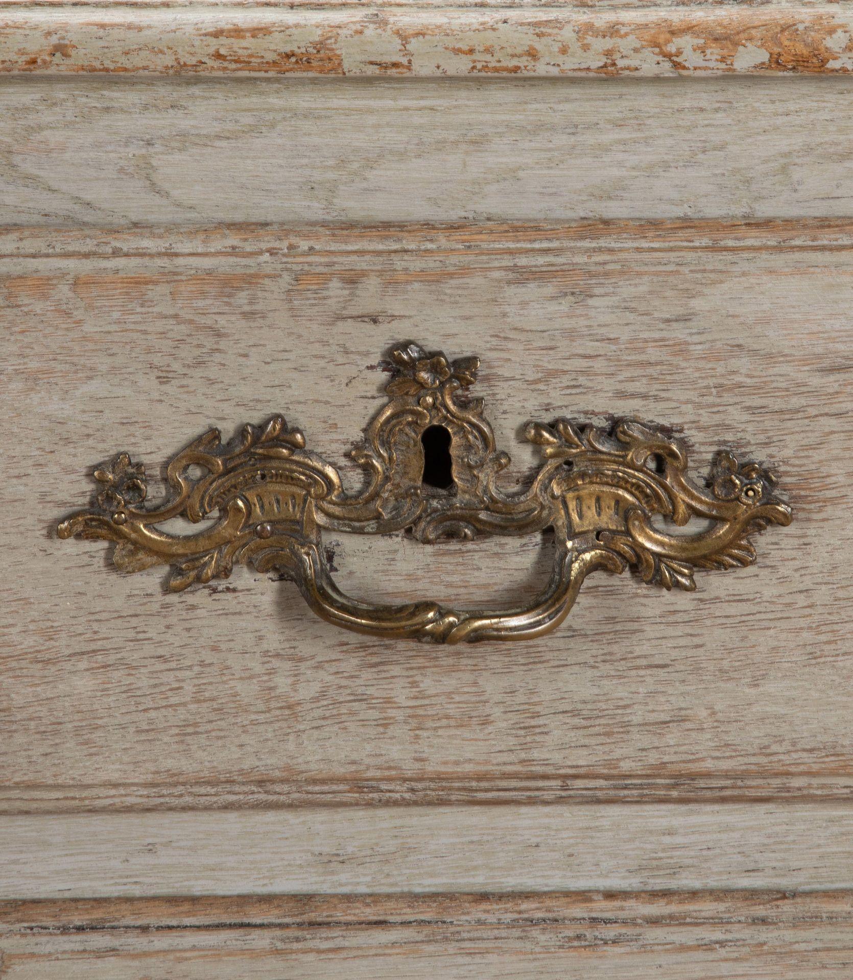 Commode in quercia dipinta Luigi XIV dell'inizio del XVIII secolo in vendita 4