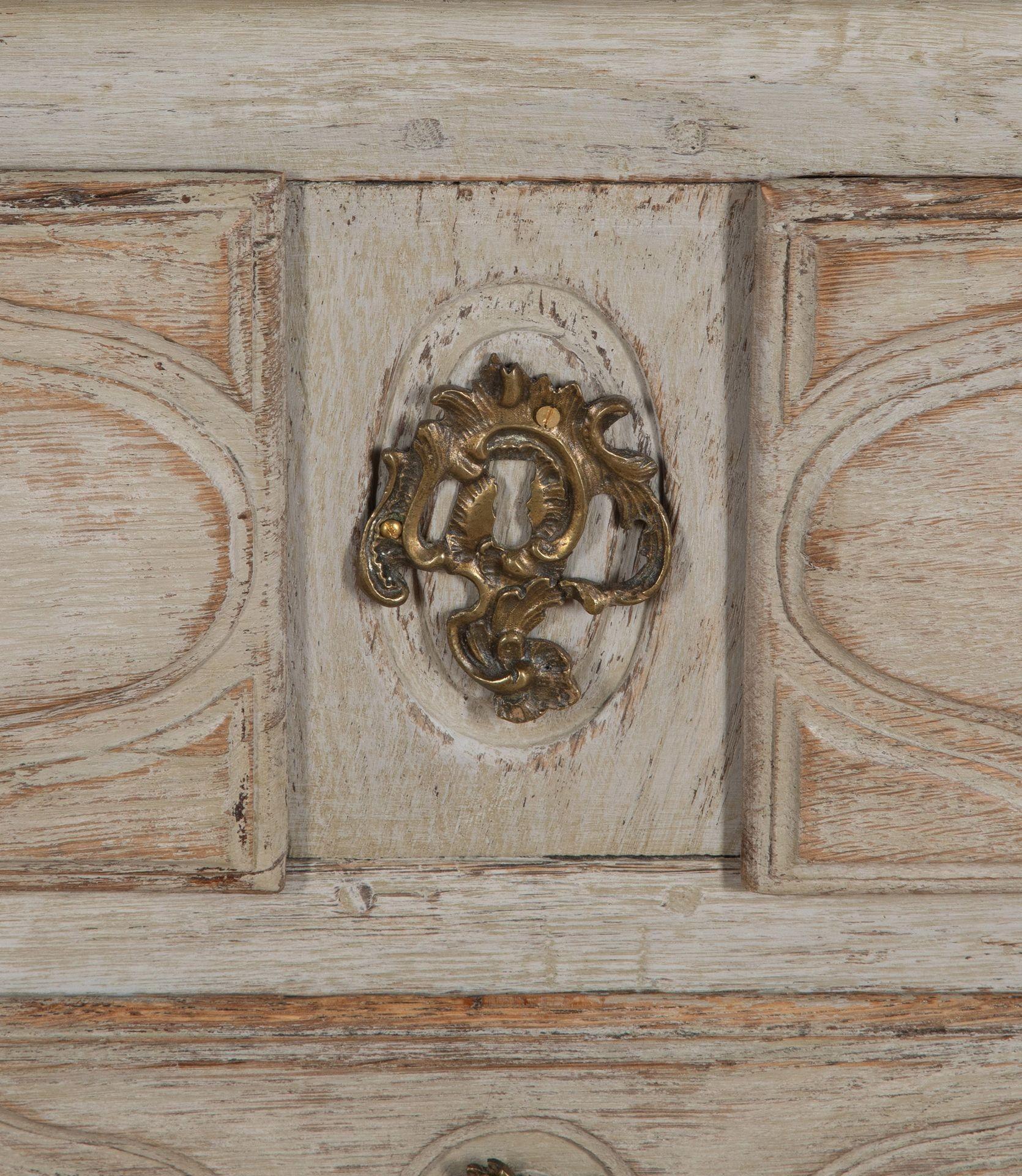 Commode in quercia dipinta Luigi XIV dell'inizio del XVIII secolo in vendita 5