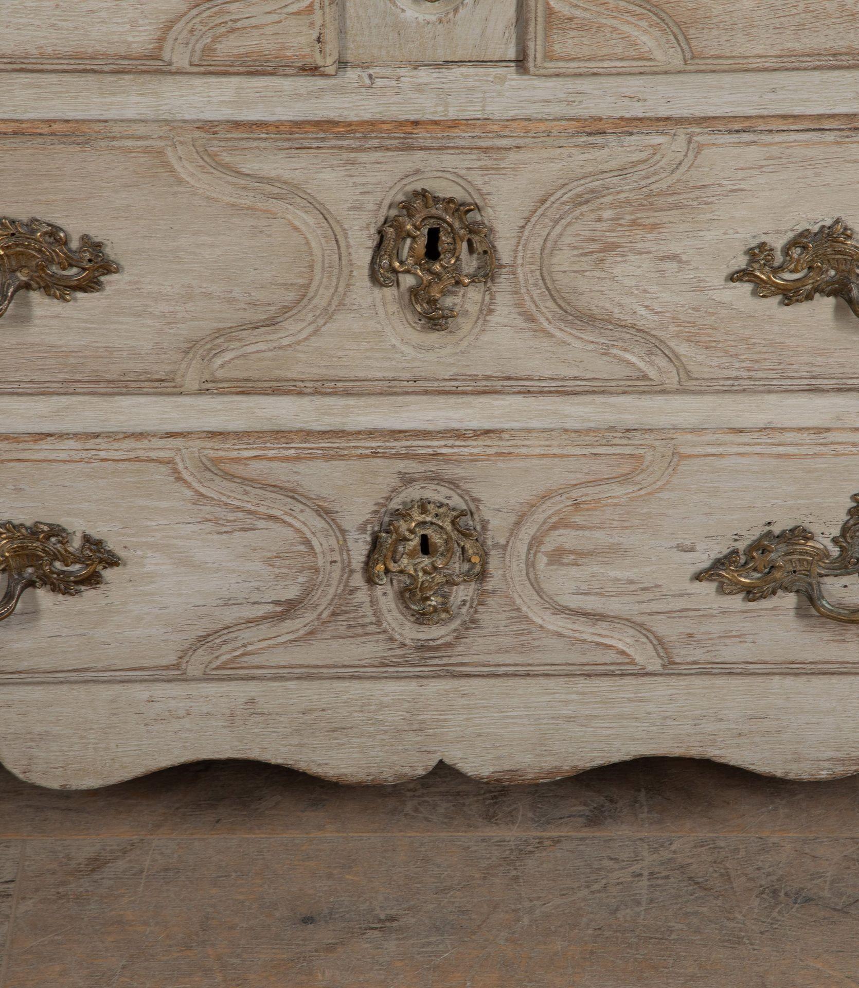 Commode in quercia dipinta Luigi XIV dell'inizio del XVIII secolo in vendita 6