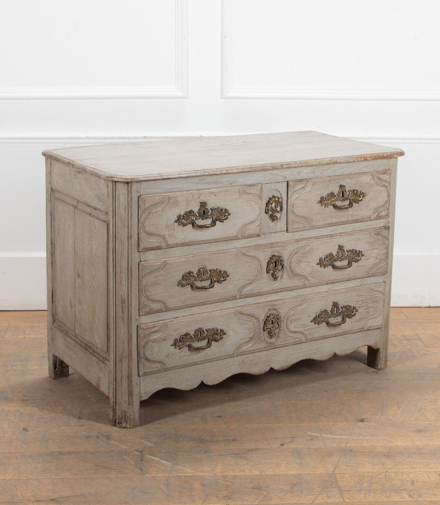 Francese Commode in quercia dipinta Luigi XIV dell'inizio del XVIII secolo in vendita
