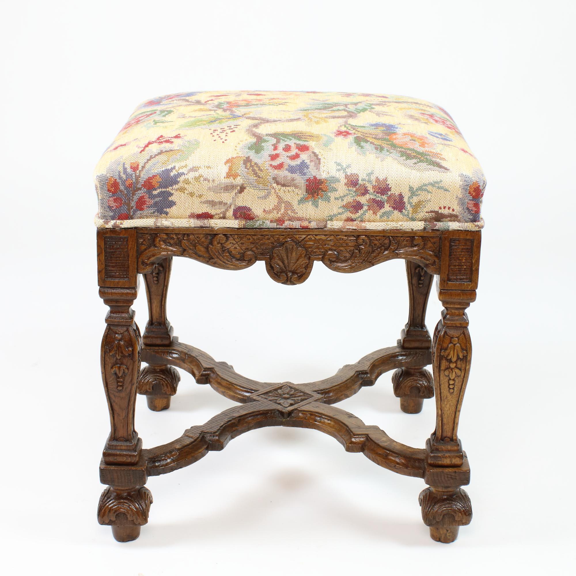Early 18th Century French Louis XIV/Régence Carved Oak Stool or Tabouret For Sale 1
