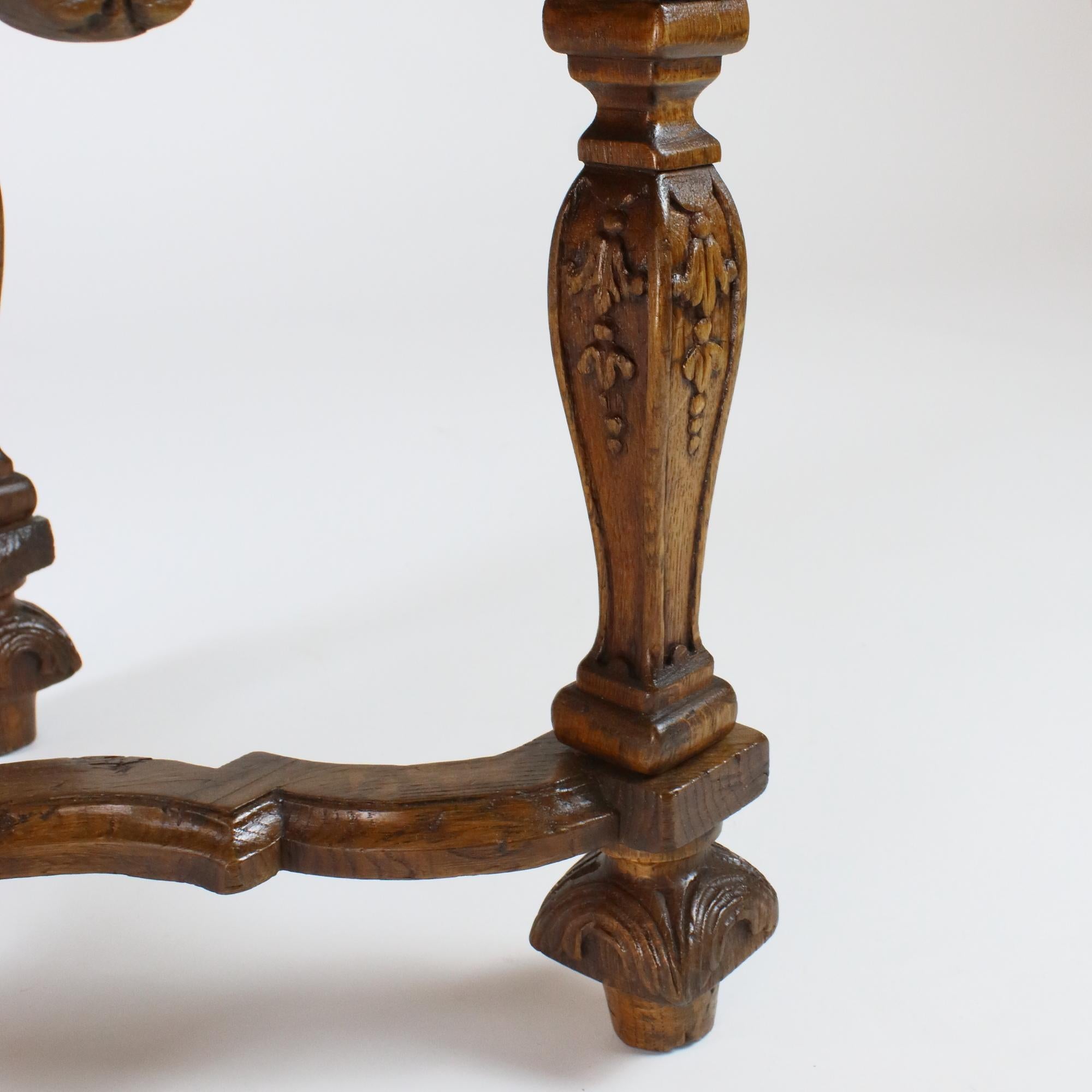 Early 18th Century French Louis XIV/Régence Carved Oak Stool or Tabouret For Sale 3
