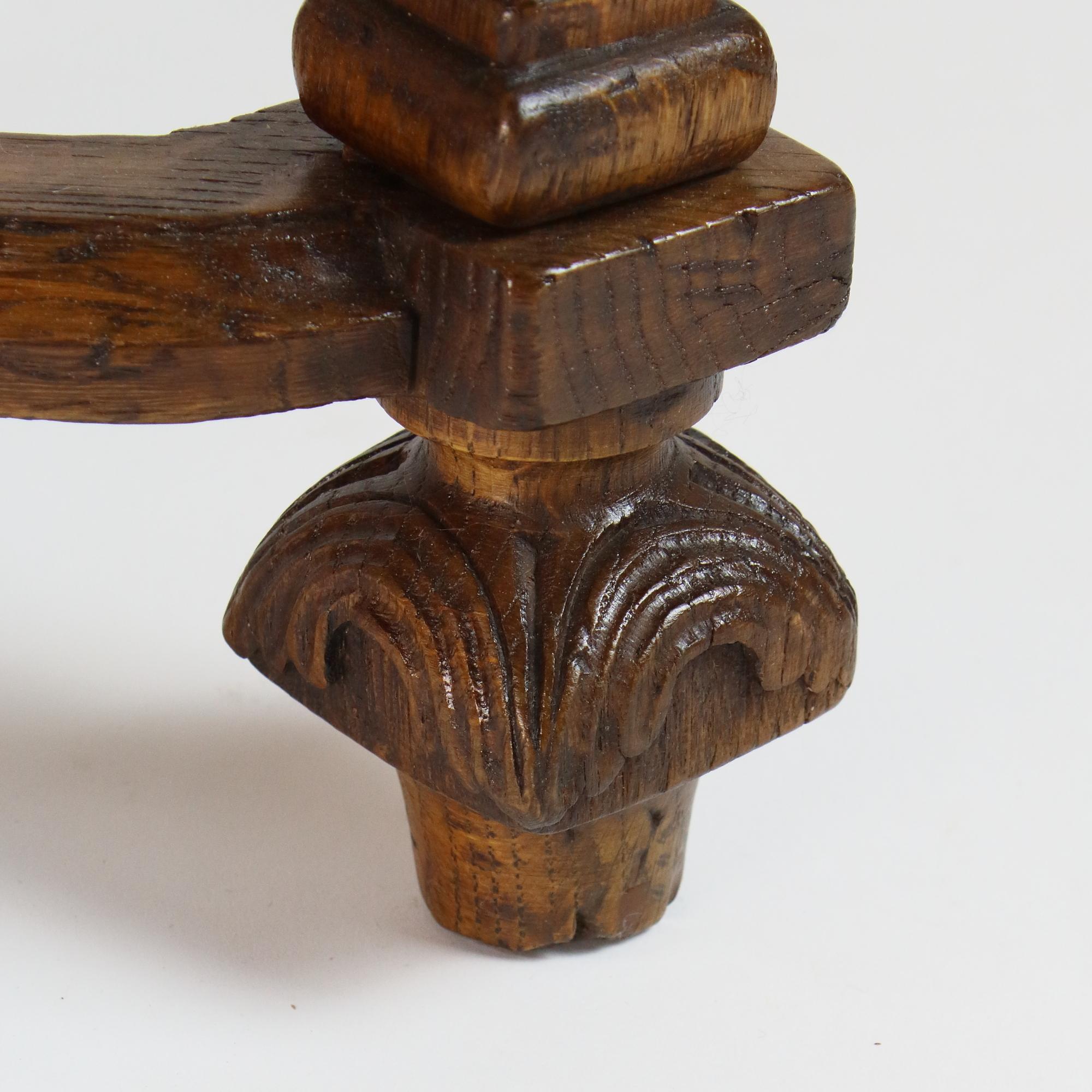 Taburete o Tabouret francés de principios del siglo XVIII Luis XIV/Régence tallado en roble en venta 2
