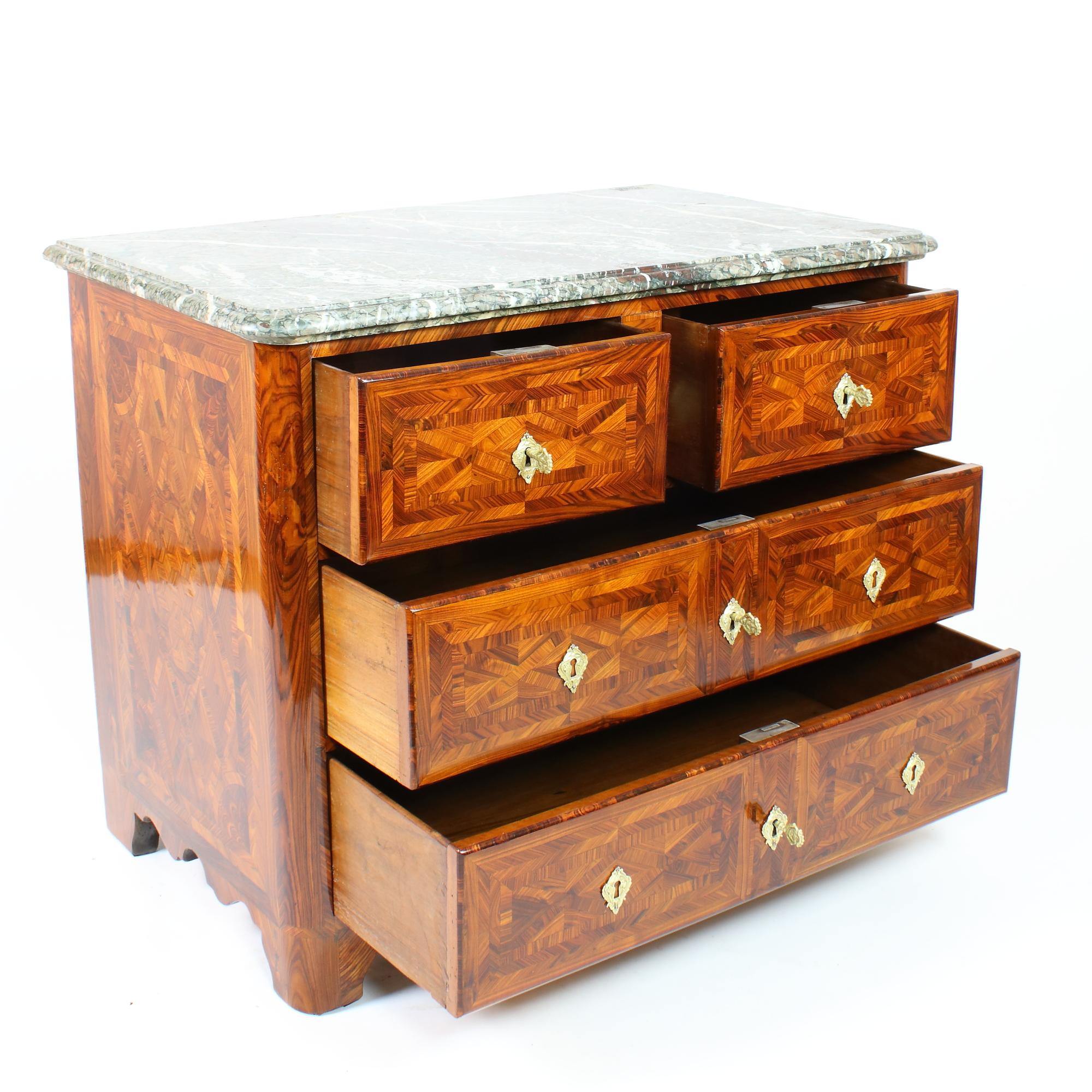 Early 18th Century French Louis XIV/Régence Period Trellis Marquetry Commode For Sale 1