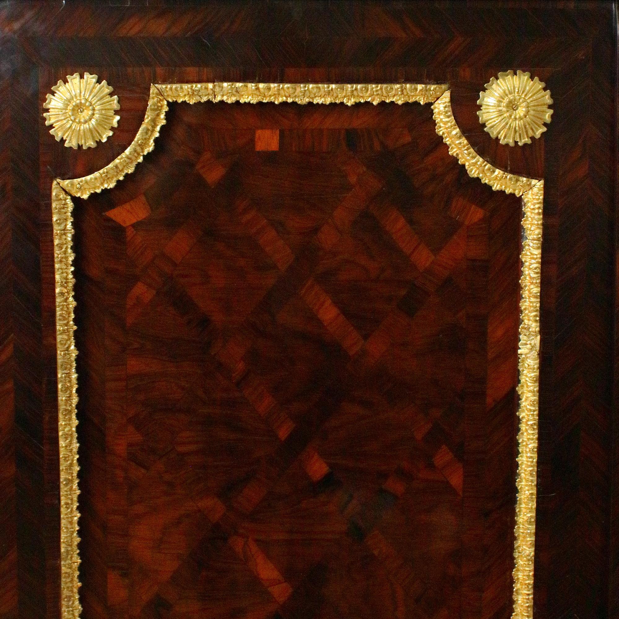 Early 18th Century French Louis XIV Régence Trellis Marquetry Armoire Wardrobe For Sale 3
