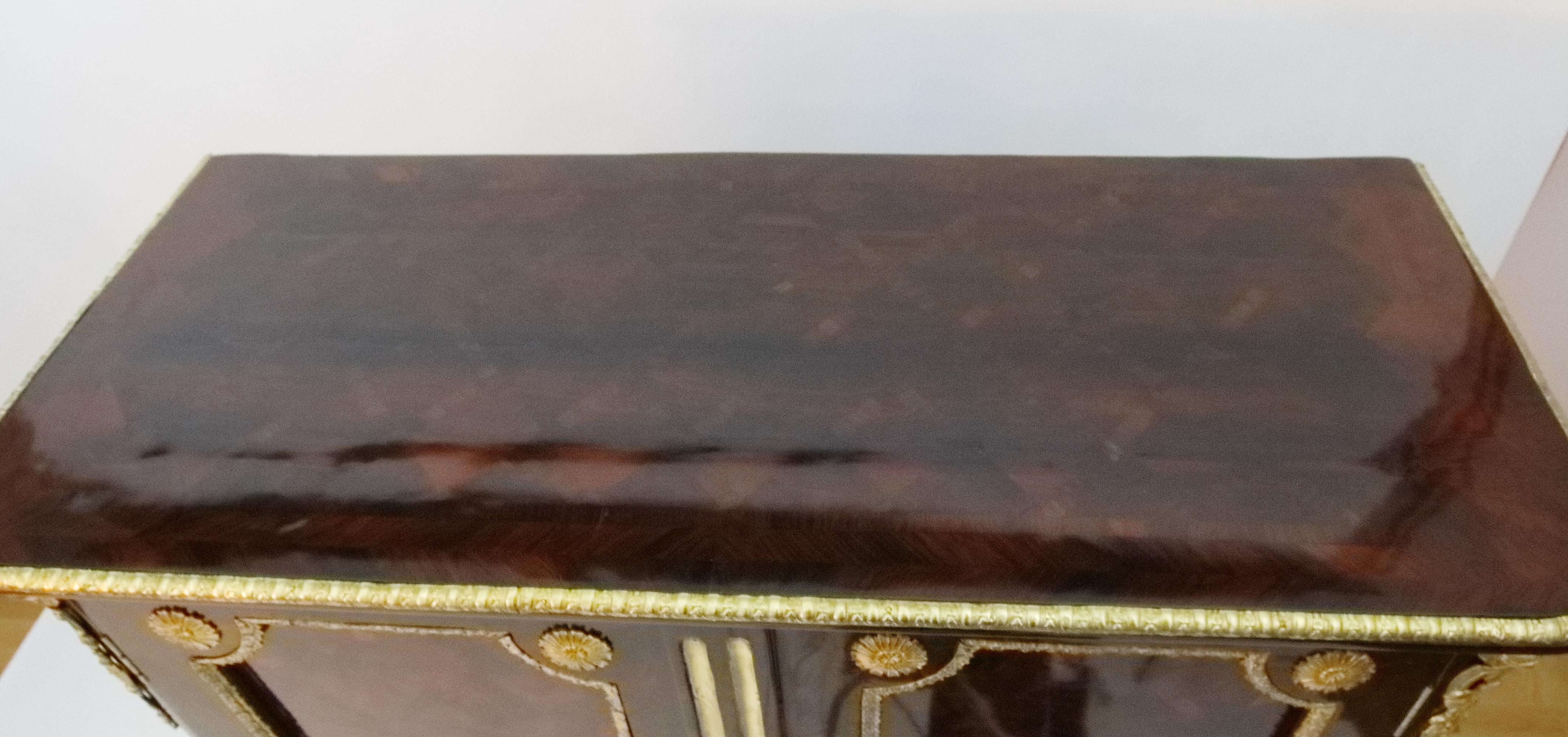 Armadio francese Luigi XIV Régence Trellis Marquetry dell'inizio del XVIII secolo in vendita 9
