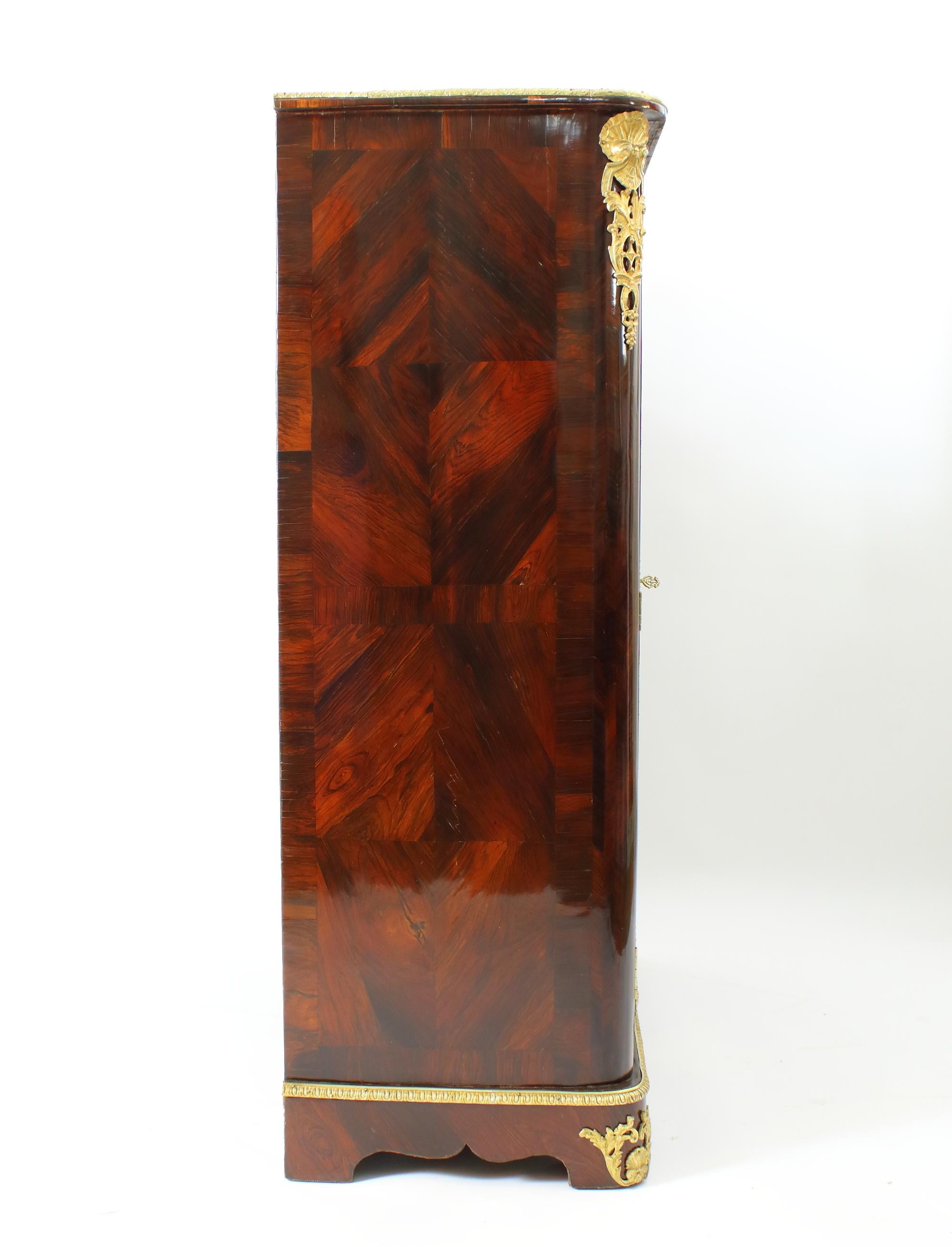 Dorato Armadio francese Luigi XIV Régence Trellis Marquetry dell'inizio del XVIII secolo in vendita