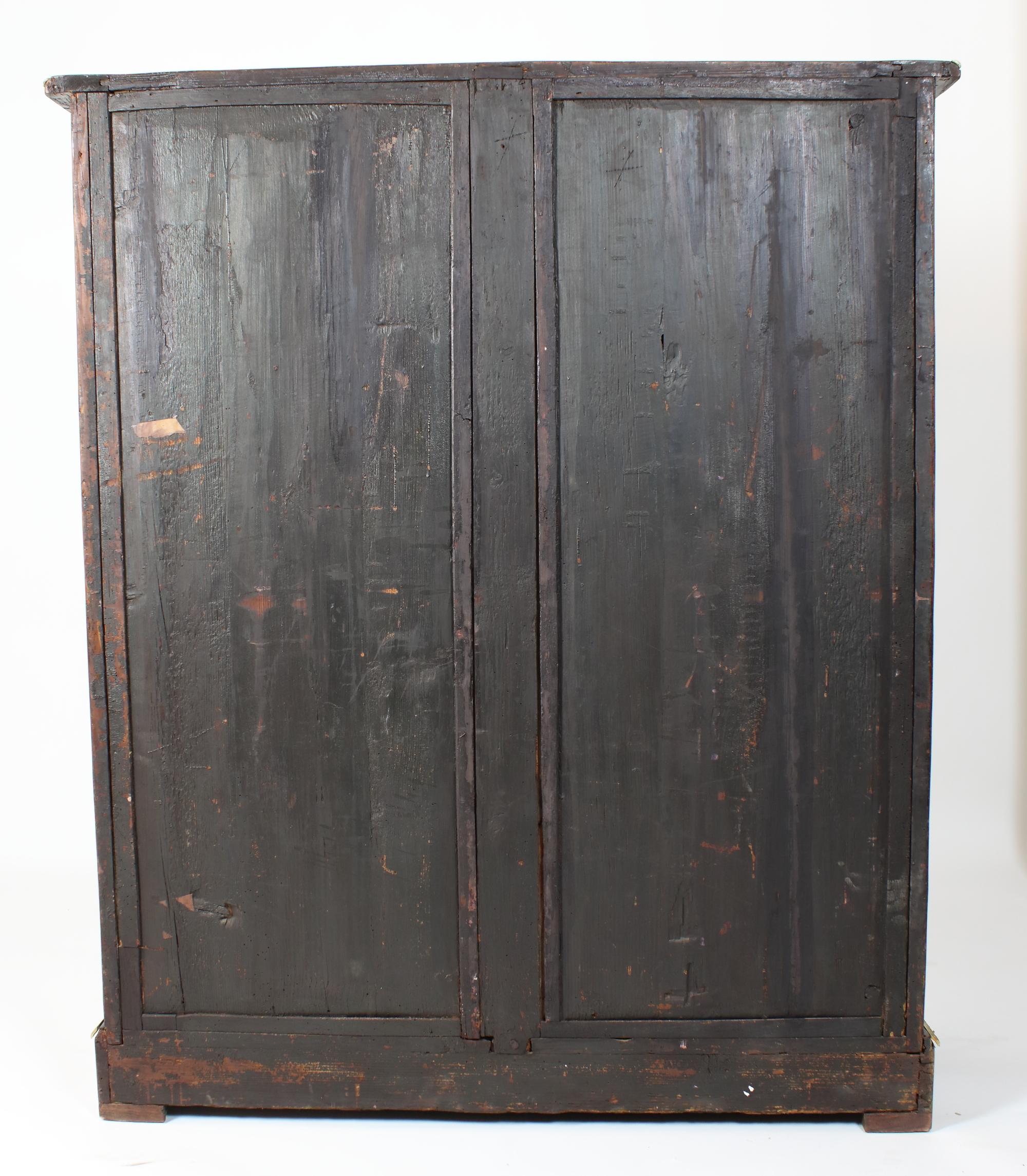 Armadio francese Luigi XIV Régence Trellis Marquetry dell'inizio del XVIII secolo In condizioni buone in vendita a Berlin, DE