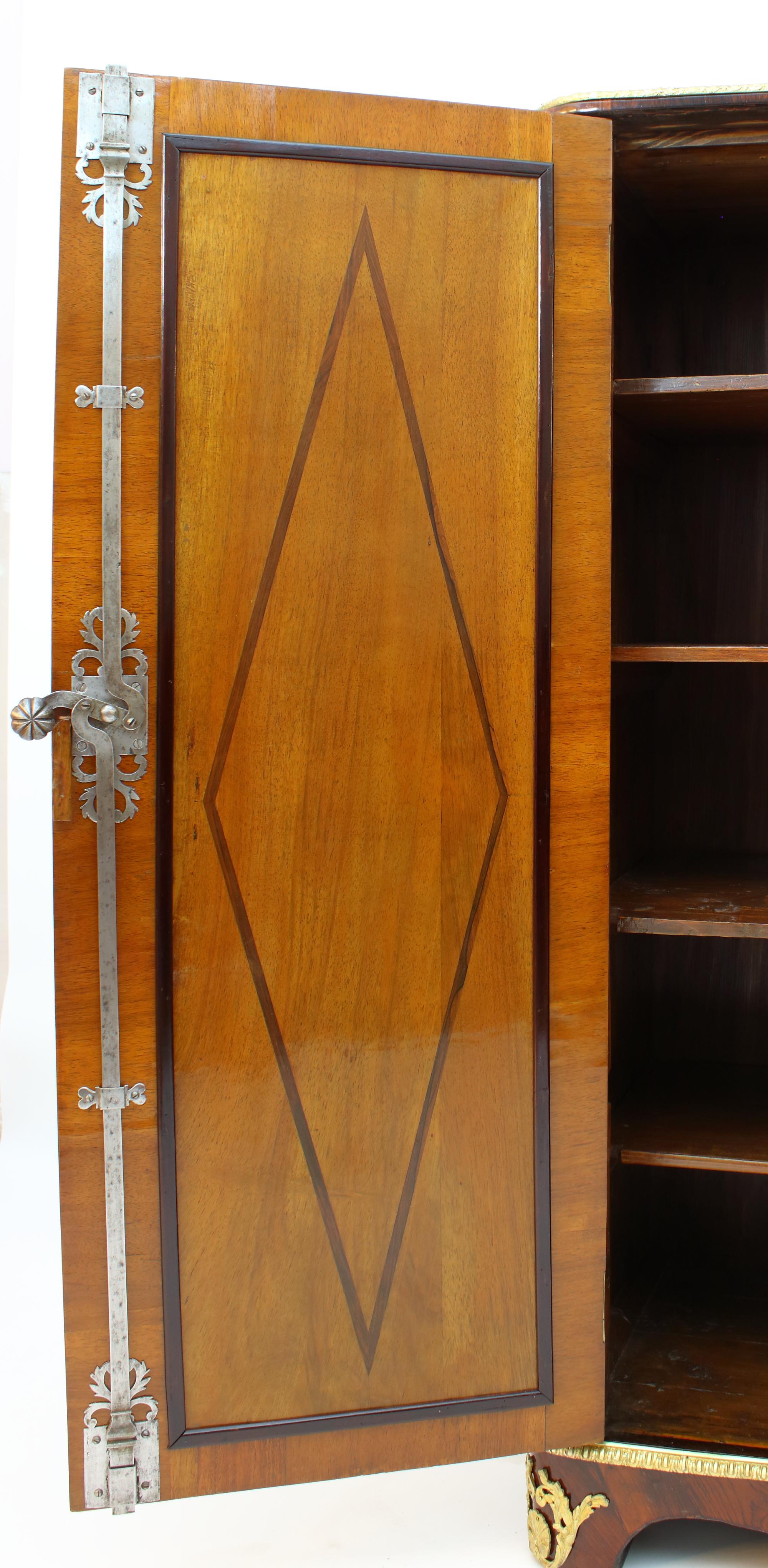 Early 18th Century French Louis XIV Régence Trellis Marquetry Armoire Wardrobe For Sale 1