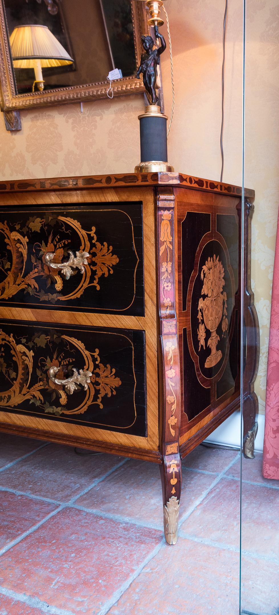 Early 18th Century French Marquetry Mazarine Commode 10