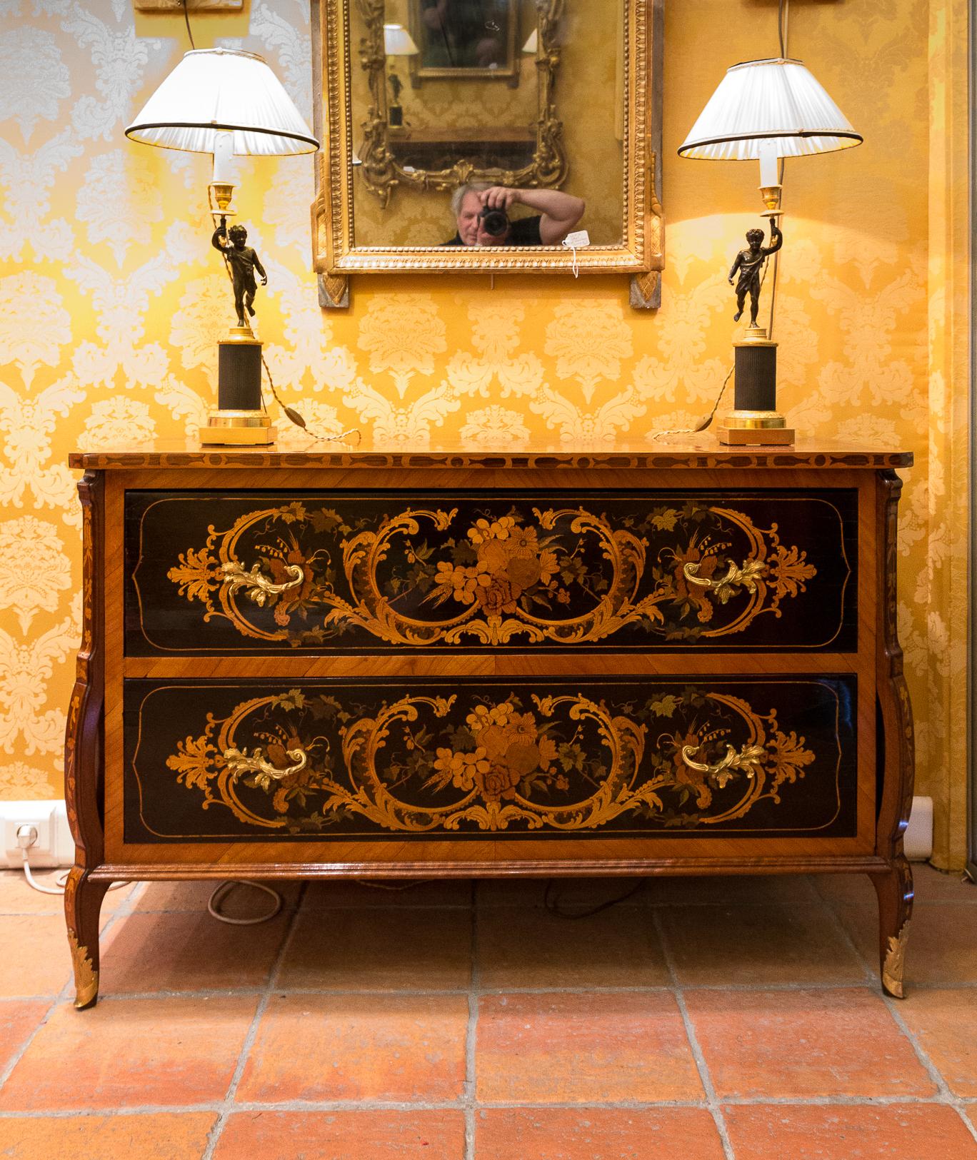 Early 18th Century French Marquetry Mazarine Commode (Furnier)