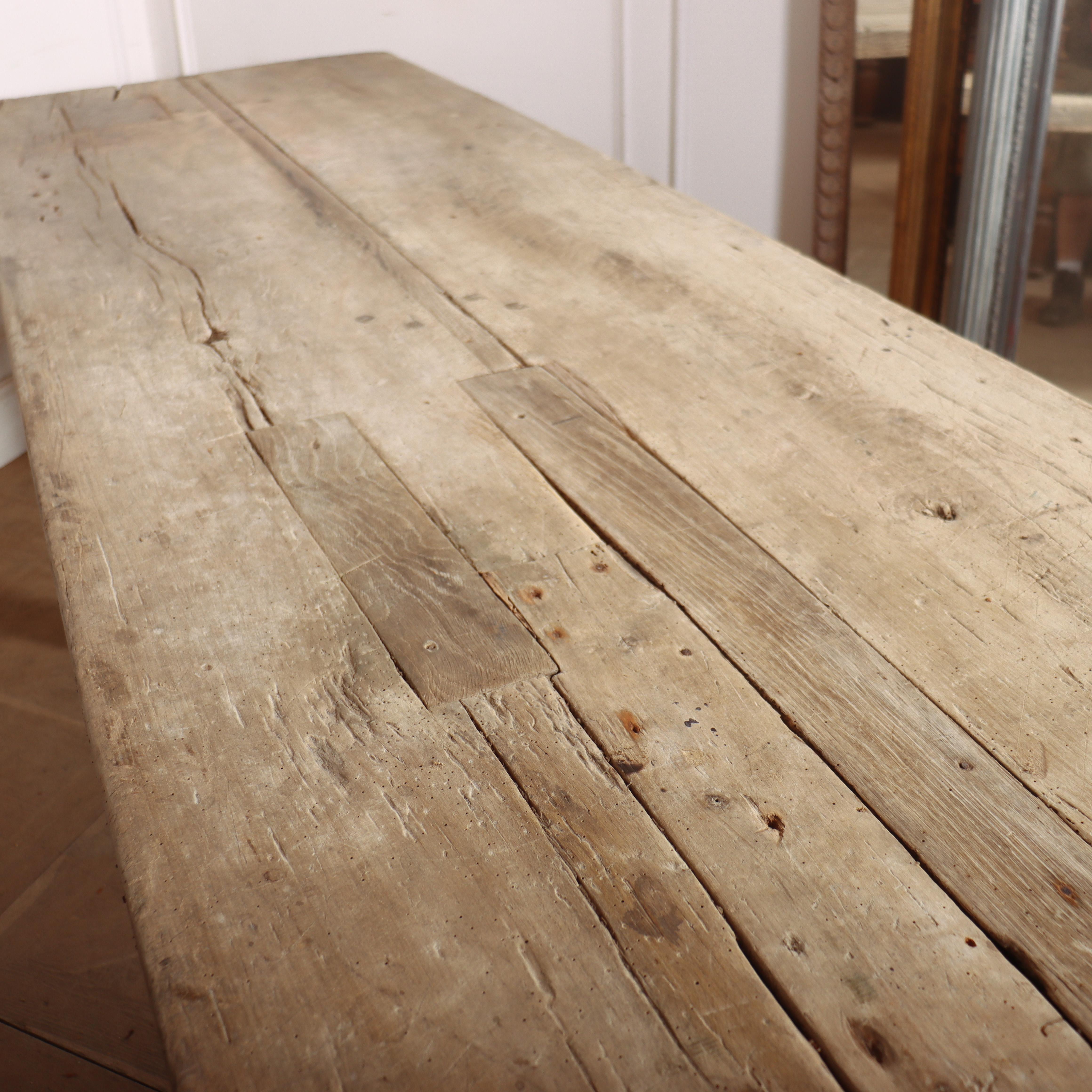 Table de monastère française du début du XVIIIe siècle en vente 4