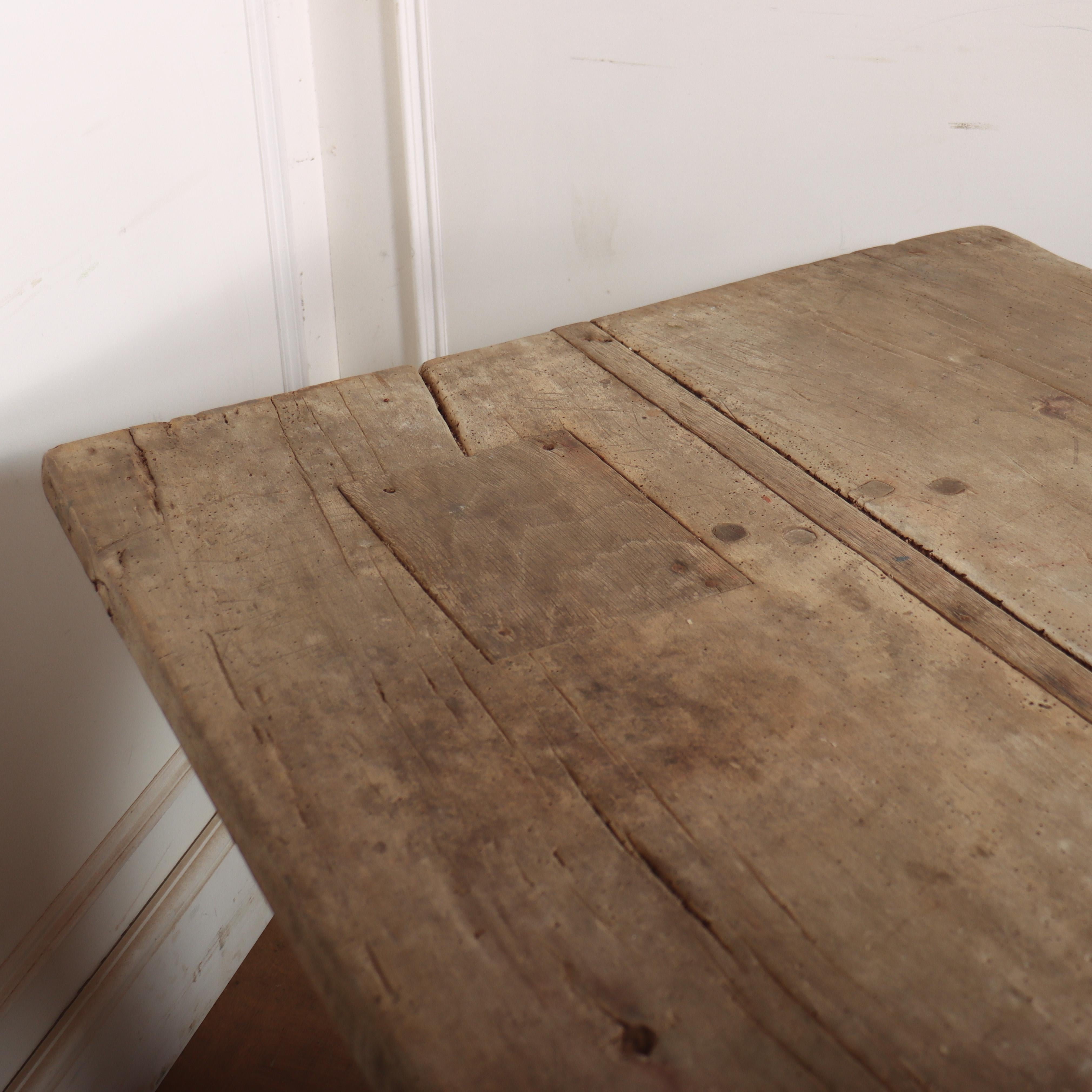 Table de monastère française du début du XVIIIe siècle en vente 5