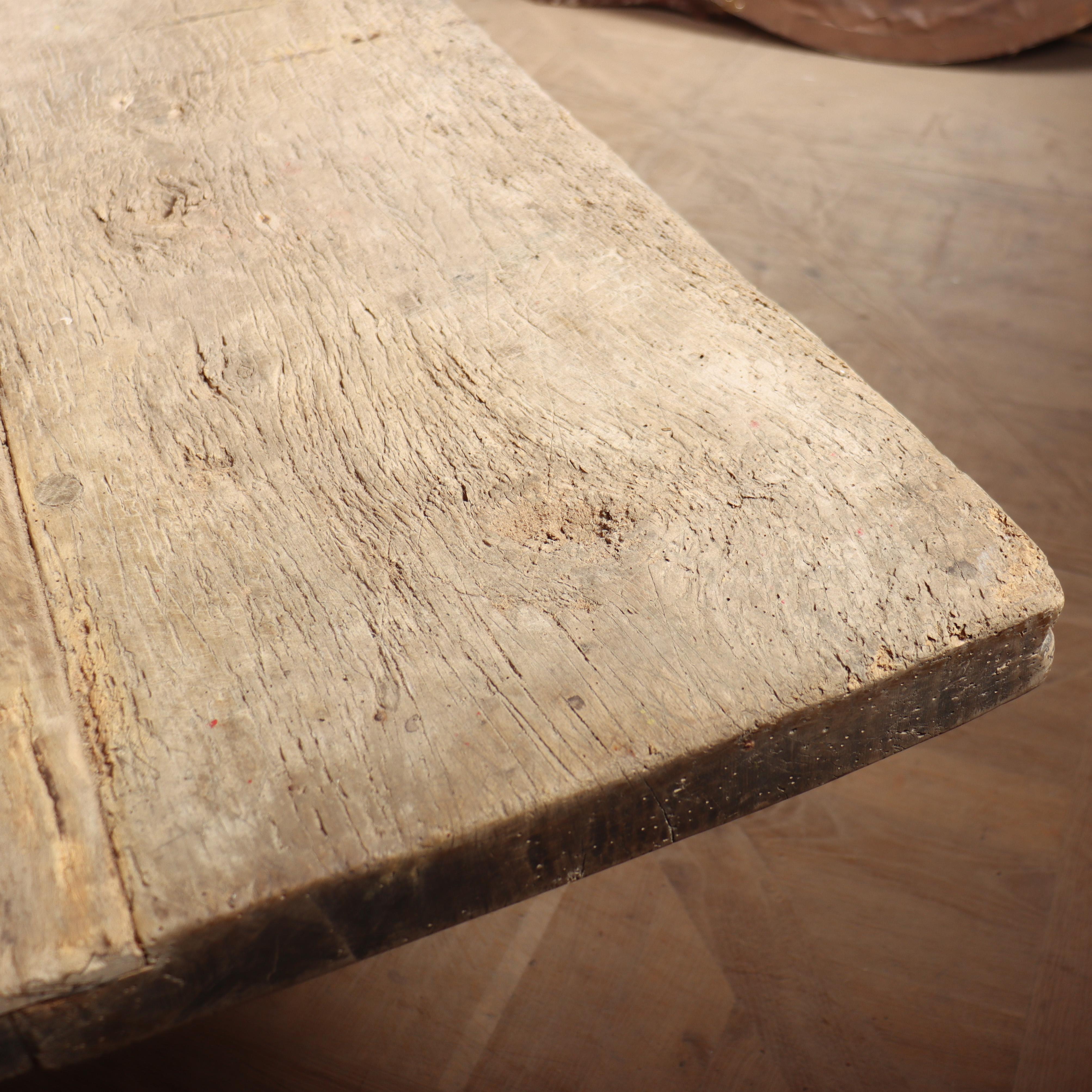 Table de monastère française du début du XVIIIe siècle en vente 7