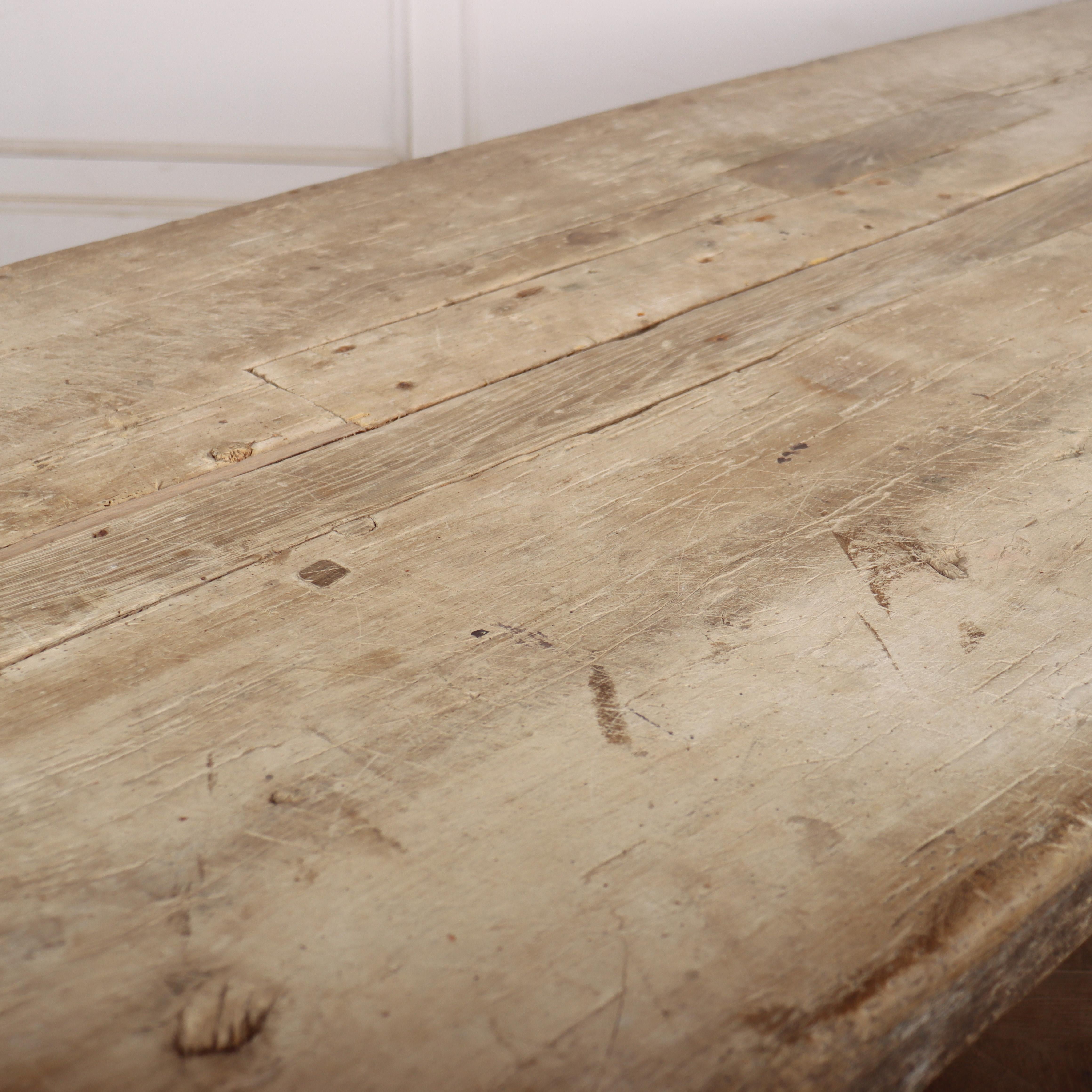 Table de monastère française du début du XVIIIe siècle en vente 8