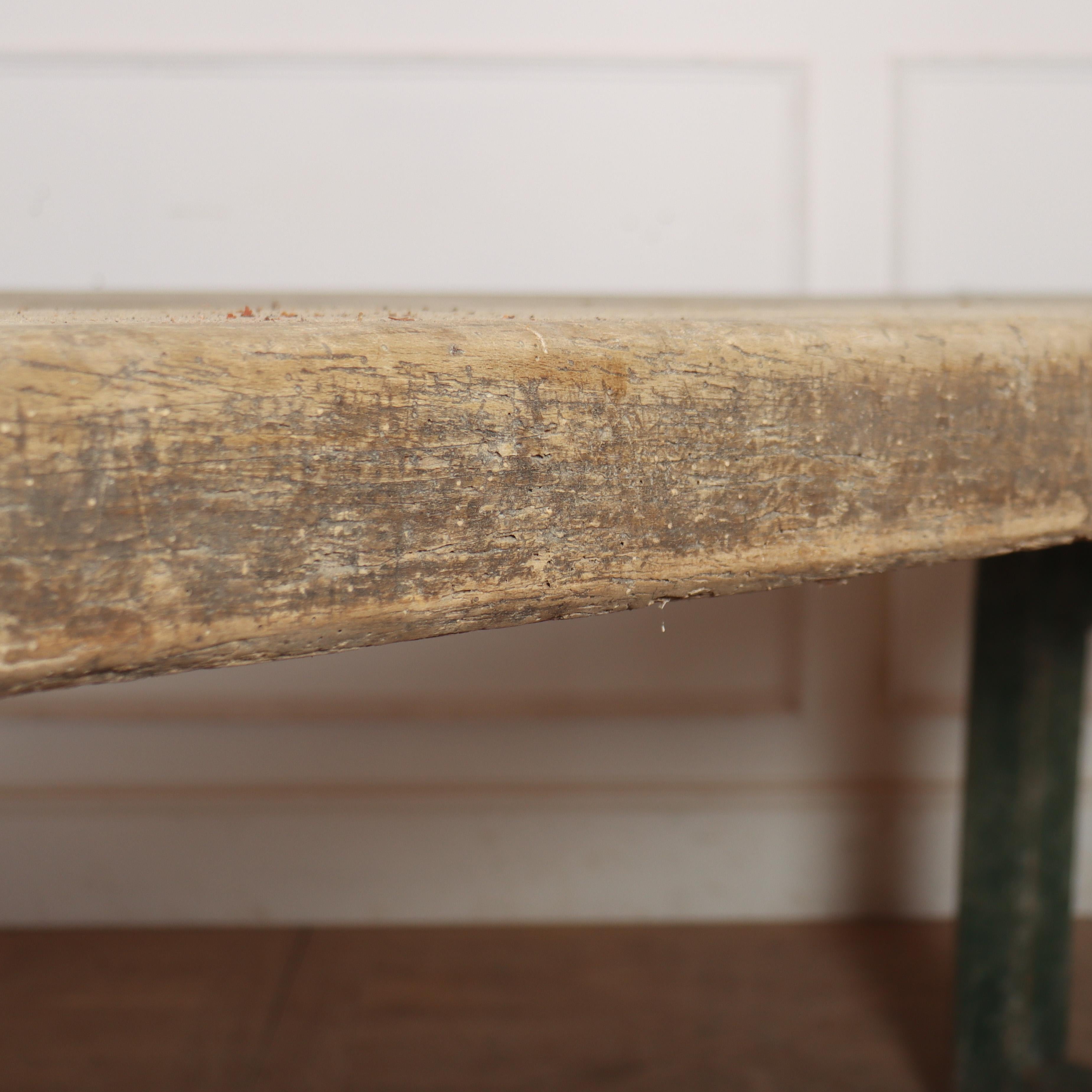 XVIIIe siècle et antérieur Table de monastère française du début du XVIIIe siècle en vente