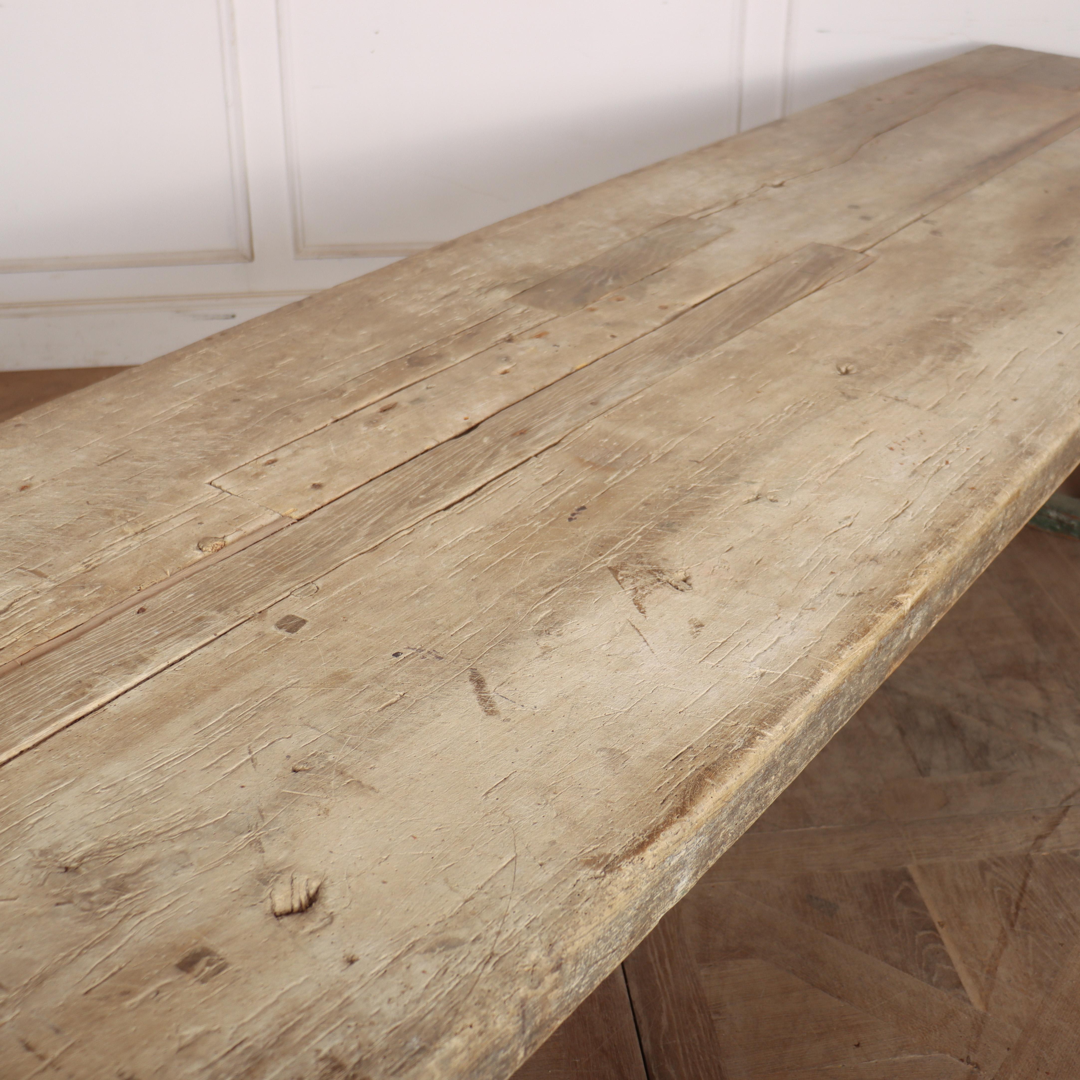 Table de monastère française du début du XVIIIe siècle en vente 1