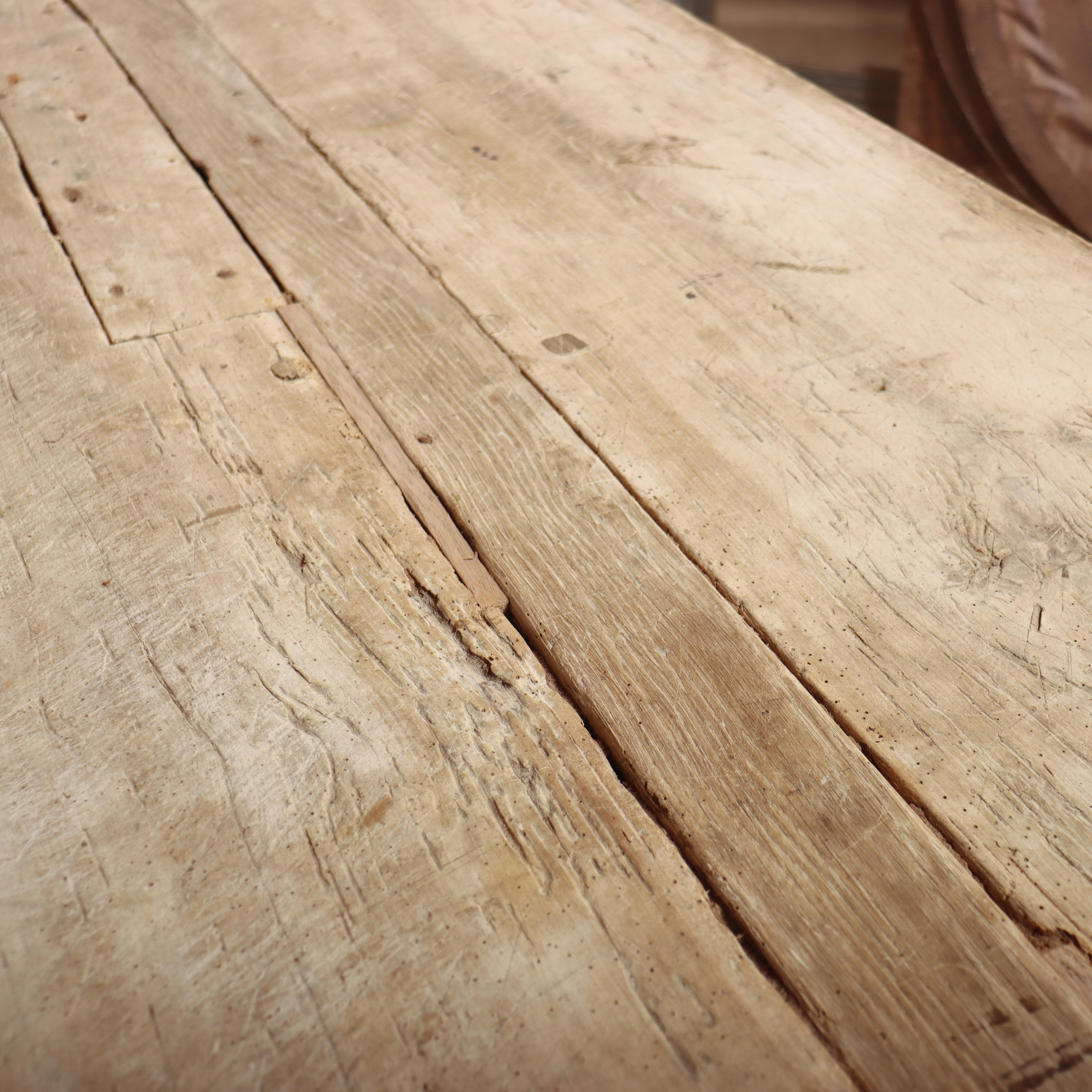 Table de monastère française du début du XVIIIe siècle en vente 3