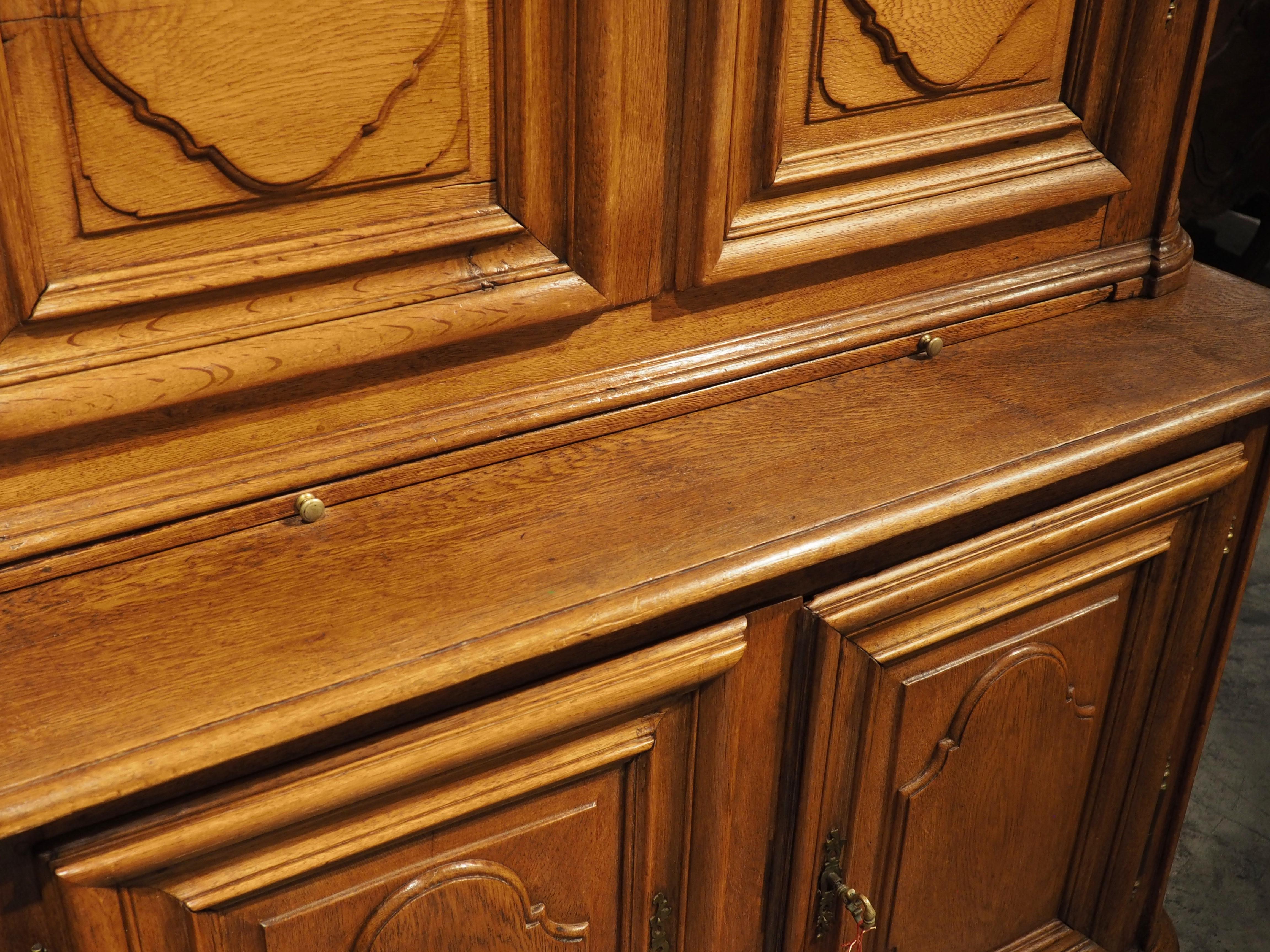 Early 18th Century French Oak Buffet Deux Corps from Colmar, Alsace In Good Condition For Sale In Dallas, TX