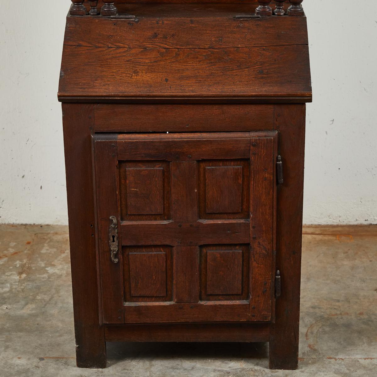 Early 18th Century French Petite Secretaire or Bureau with Projecting Cabinet In Good Condition For Sale In Los Angeles, CA