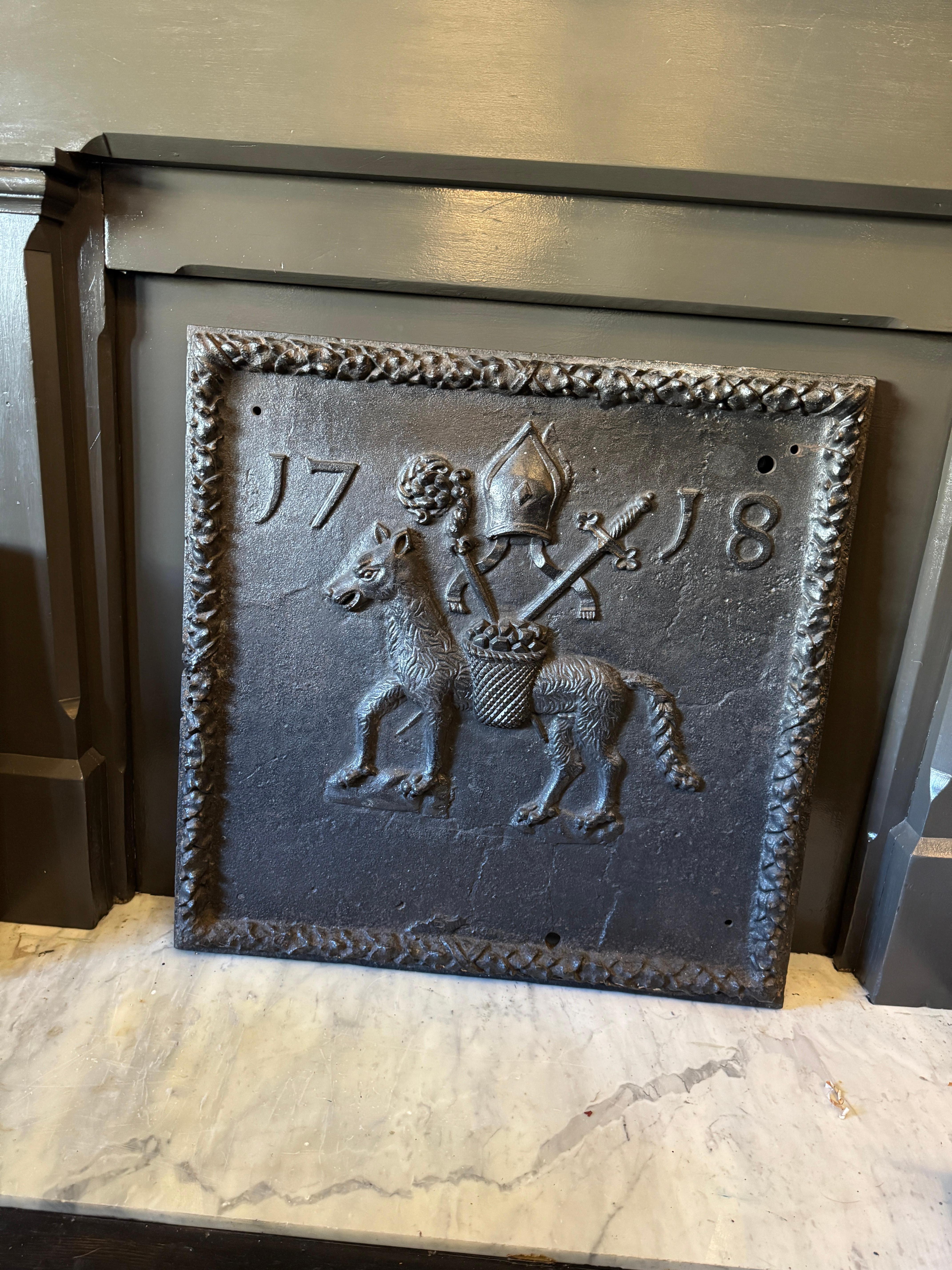 Early 18th Century French Provincial Cast Iron Fireback For Sale 2