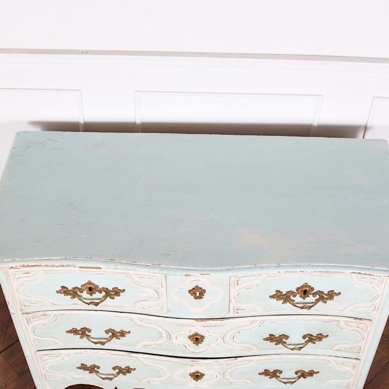 Early 18th Century French Regence Commode  6