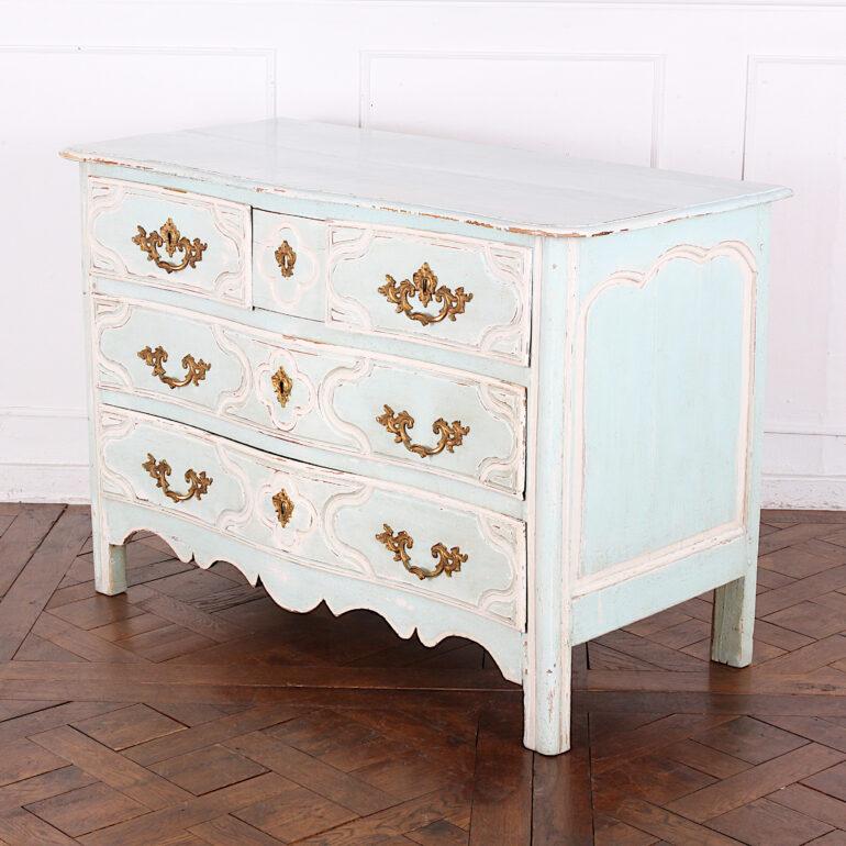 Early 18th Century French Regence Commode  5