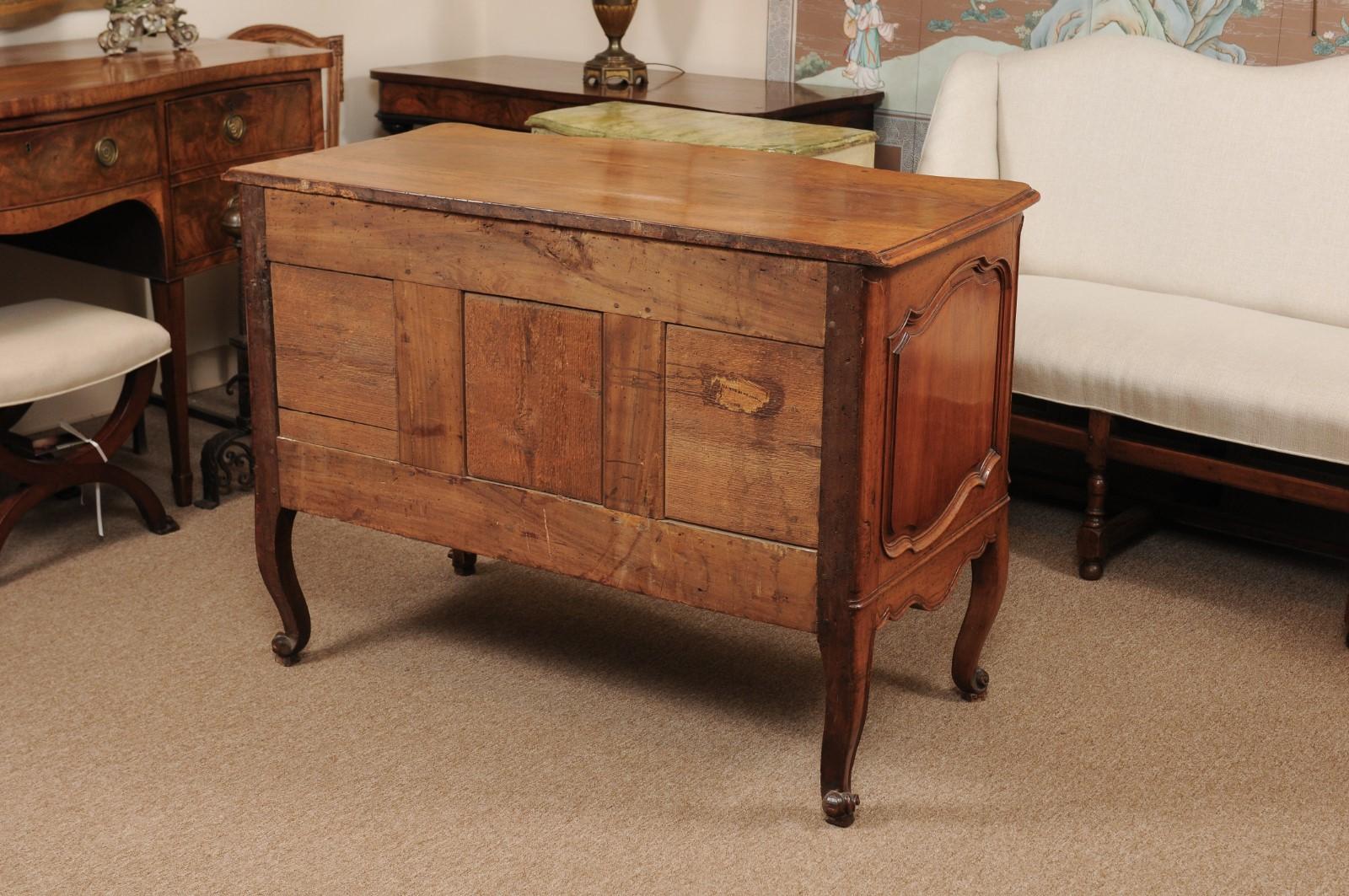 Early 18th Century French Regence Commode in Fruitwood For Sale 1