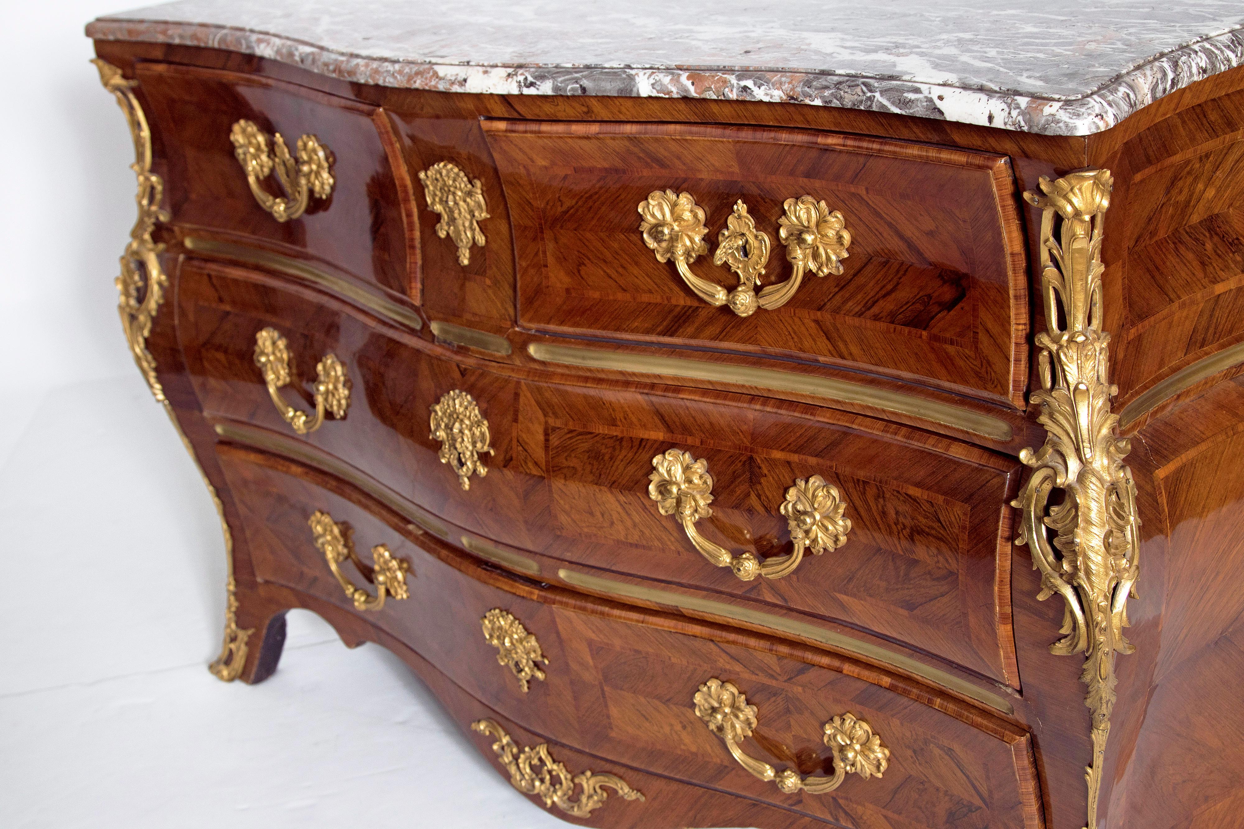 Hand-Carved Early 18th Century French Regence Dore Bronze Bombe Commode For Sale