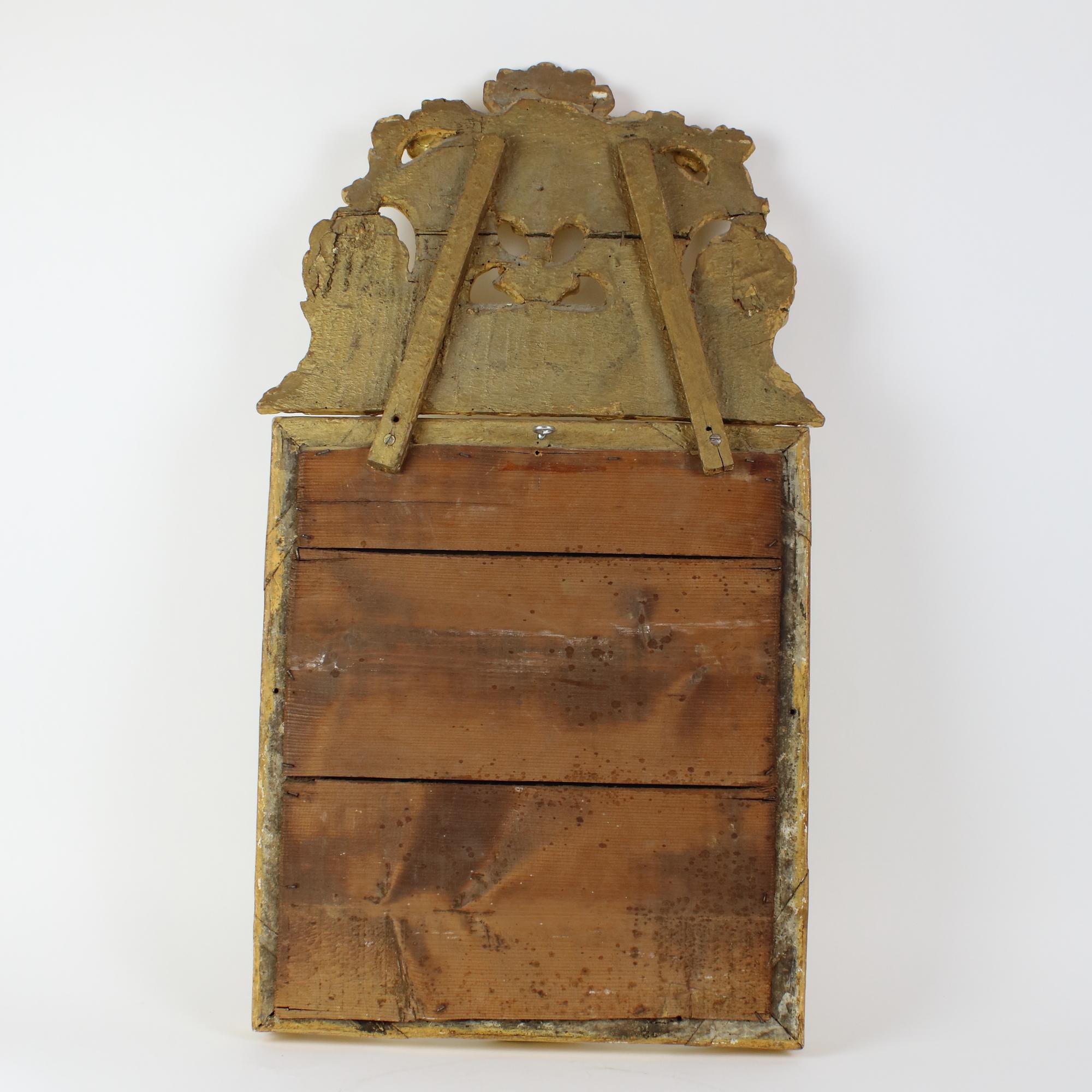 Miroir en bois doré floral de la Régence française du début du XVIIIe siècle en vente 1