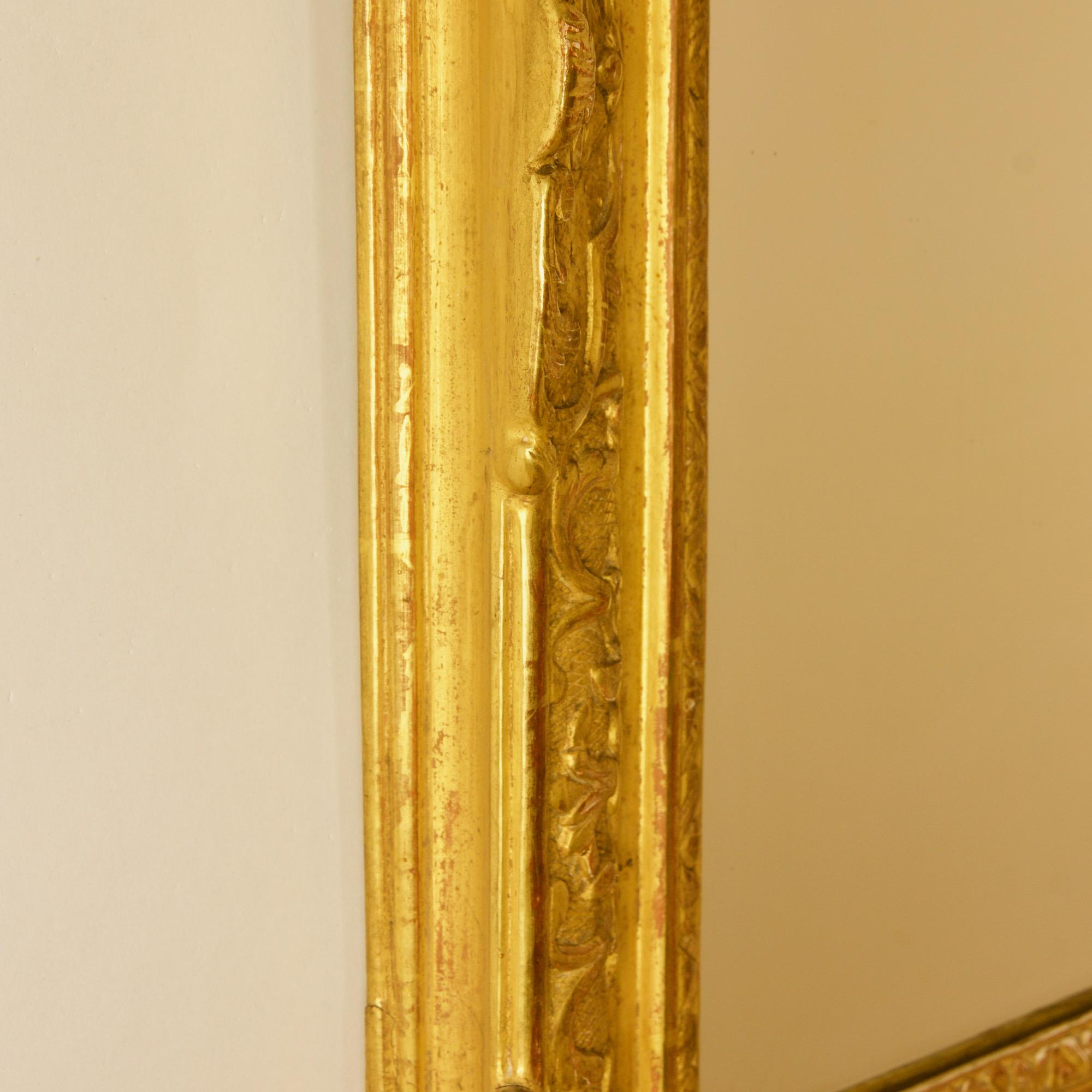 Miroir en bois doré du début du XVIIIe siècle, symbole de l'amour de la Régence française en vente 2