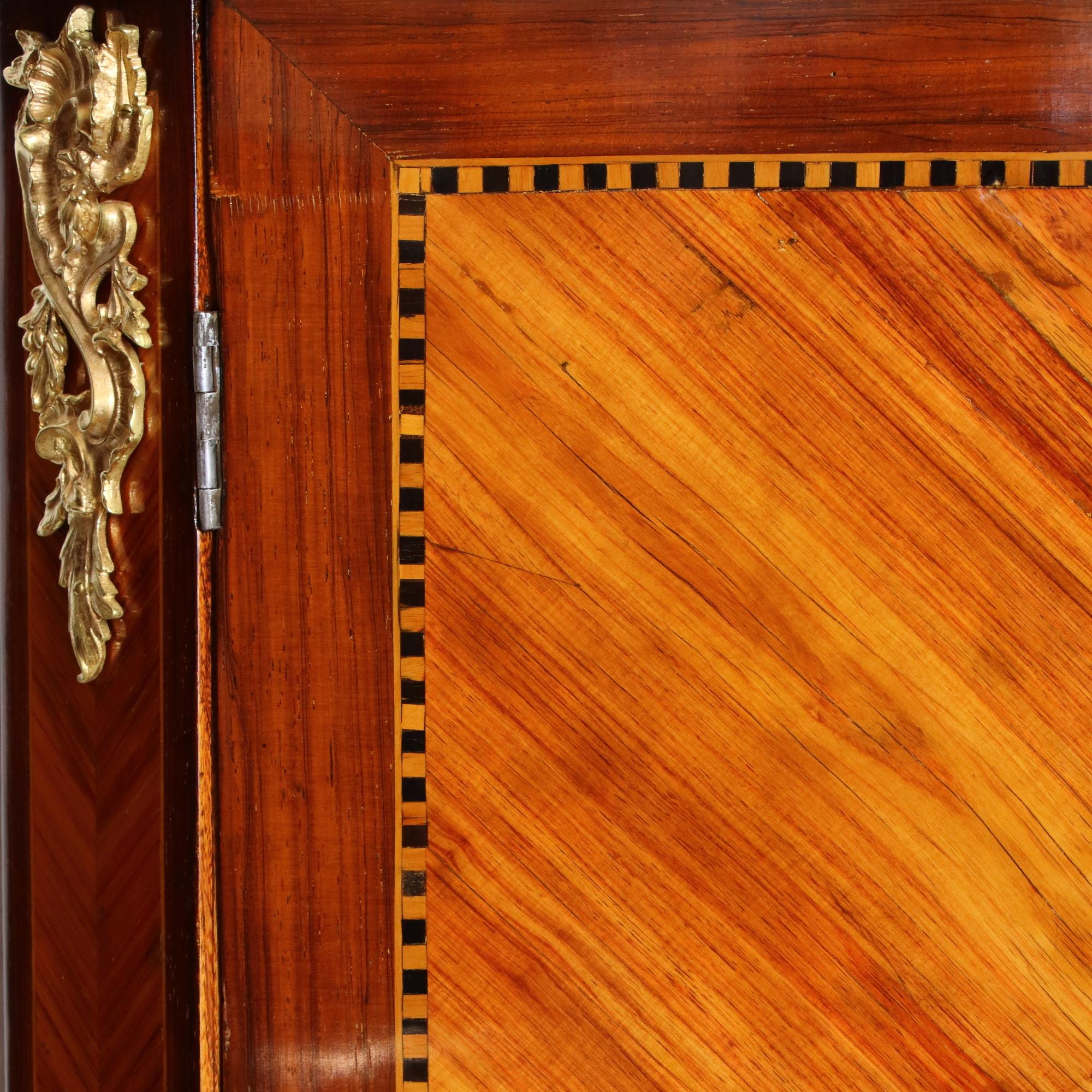 Early 18th Century French Régence Marquetry Two-Piece Corner Cabinet/ Encoignure 3