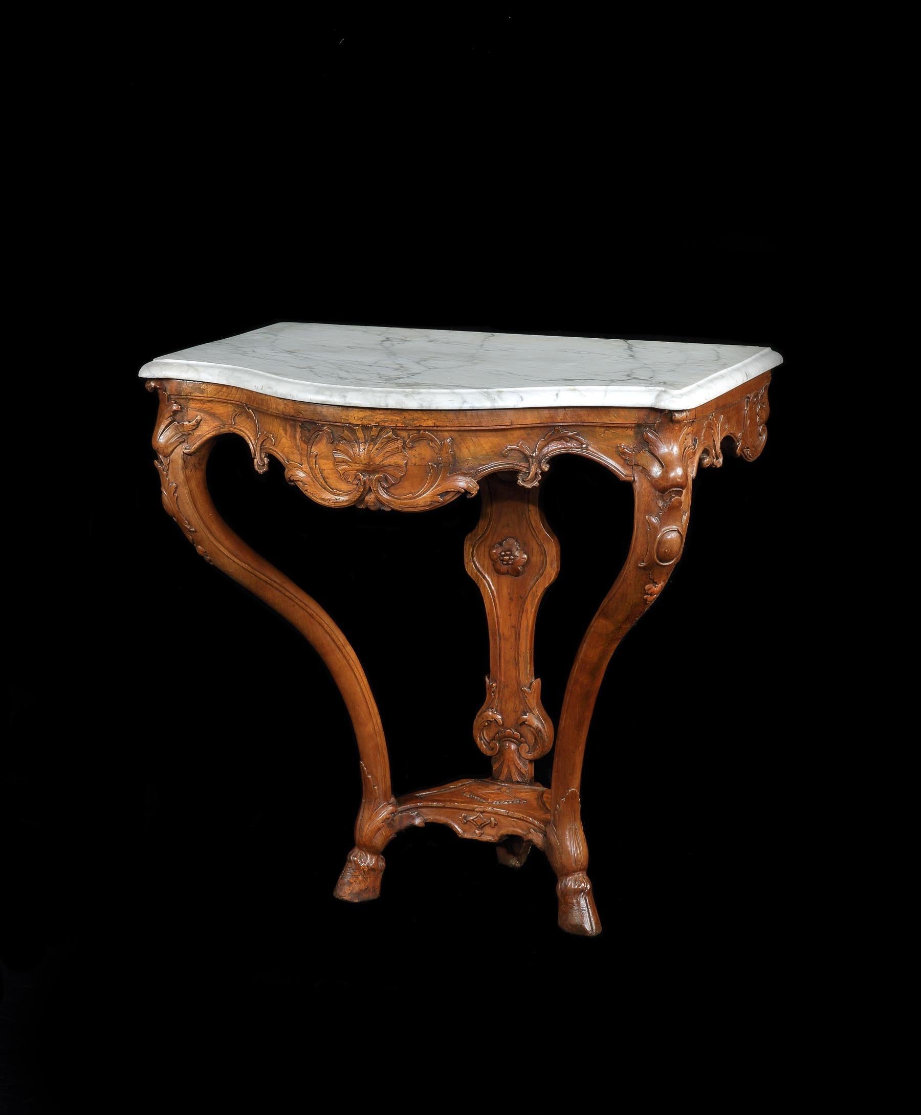 Early 18th Century French Regence Walnut Marble Console Table In Good Condition In Benington, Herts