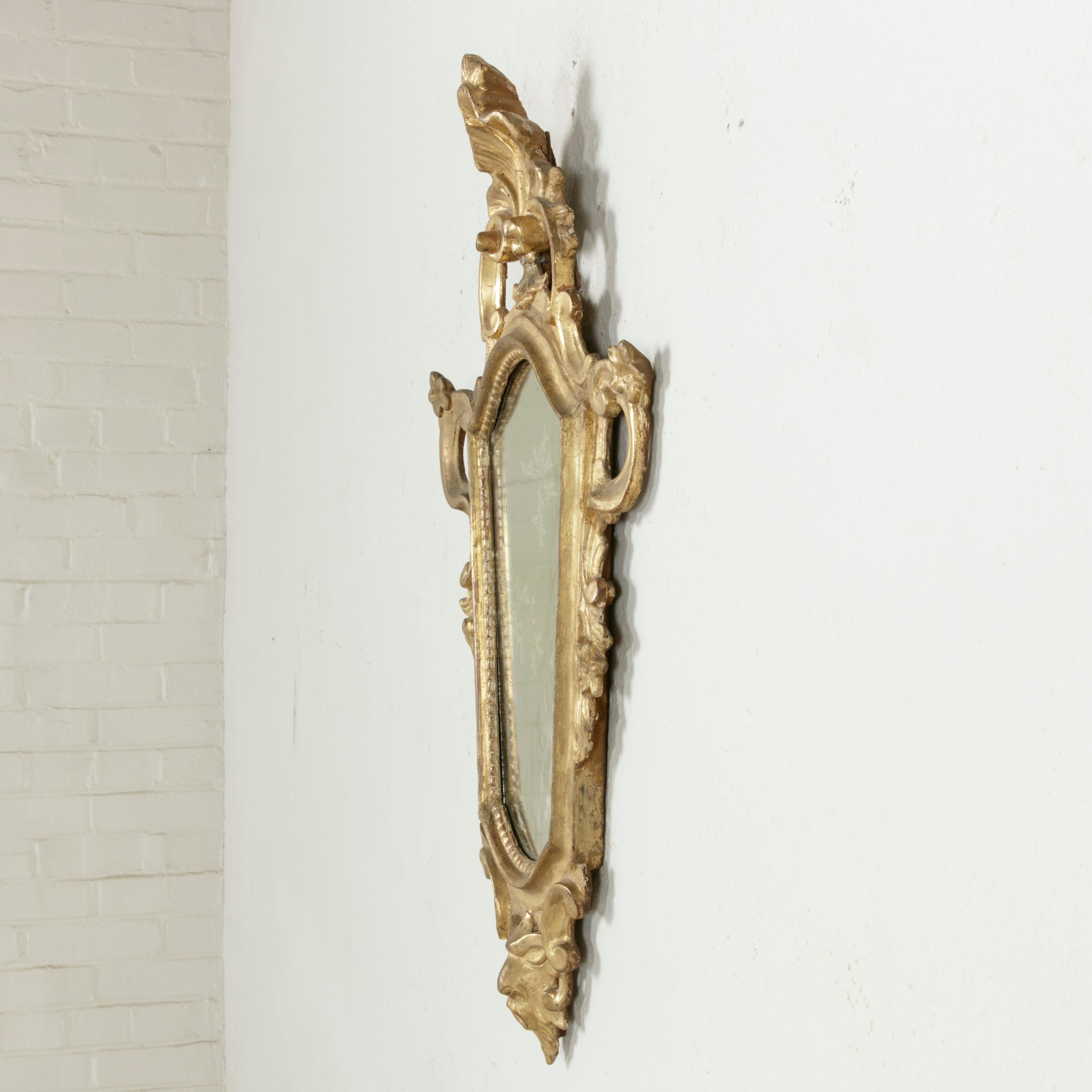 Early 18th Century French Regency Period Giltwood Mirror with Mercury Glass In Good Condition In Fayetteville, AR