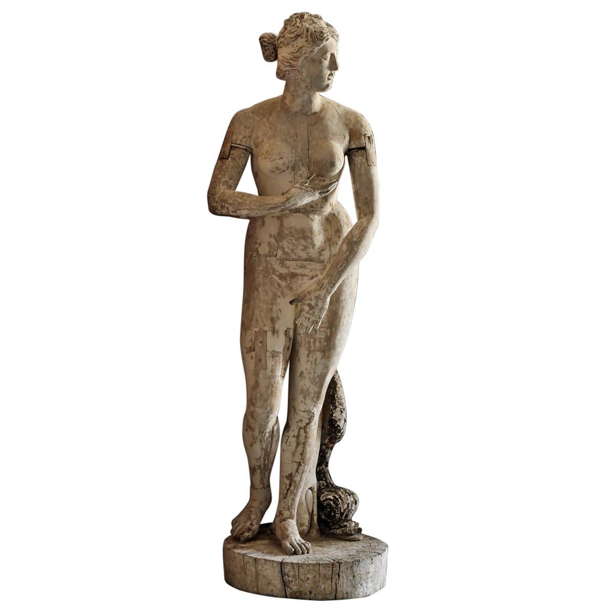 Early 18th Century French Statue of Venus De Medici  For Sale