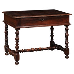 Table de style Louis XIII en noyer français du début du XVIIIe siècle avec pieds tournés