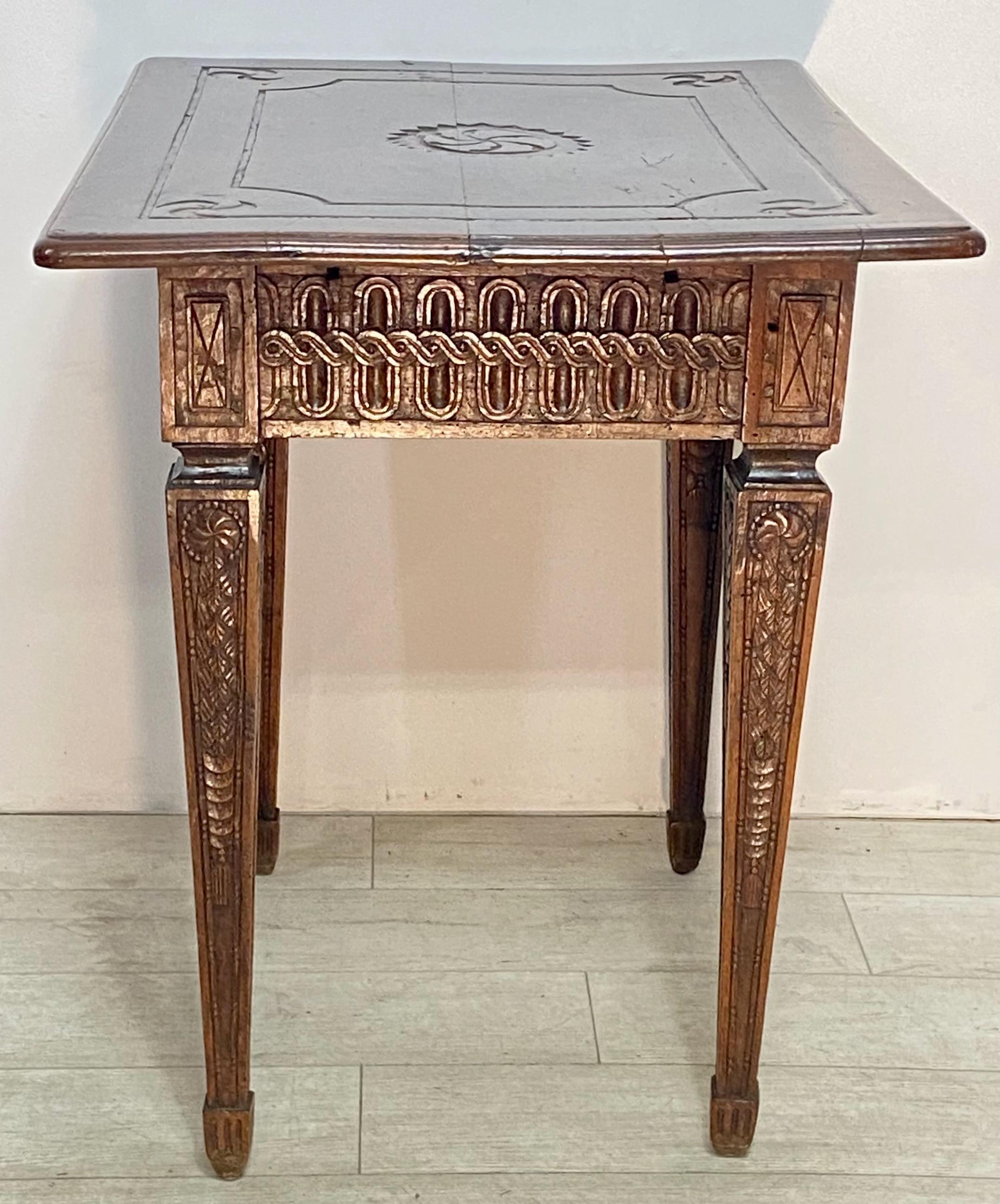 Early 18th Century French Walnut Side Table In Good Condition For Sale In San Francisco, CA