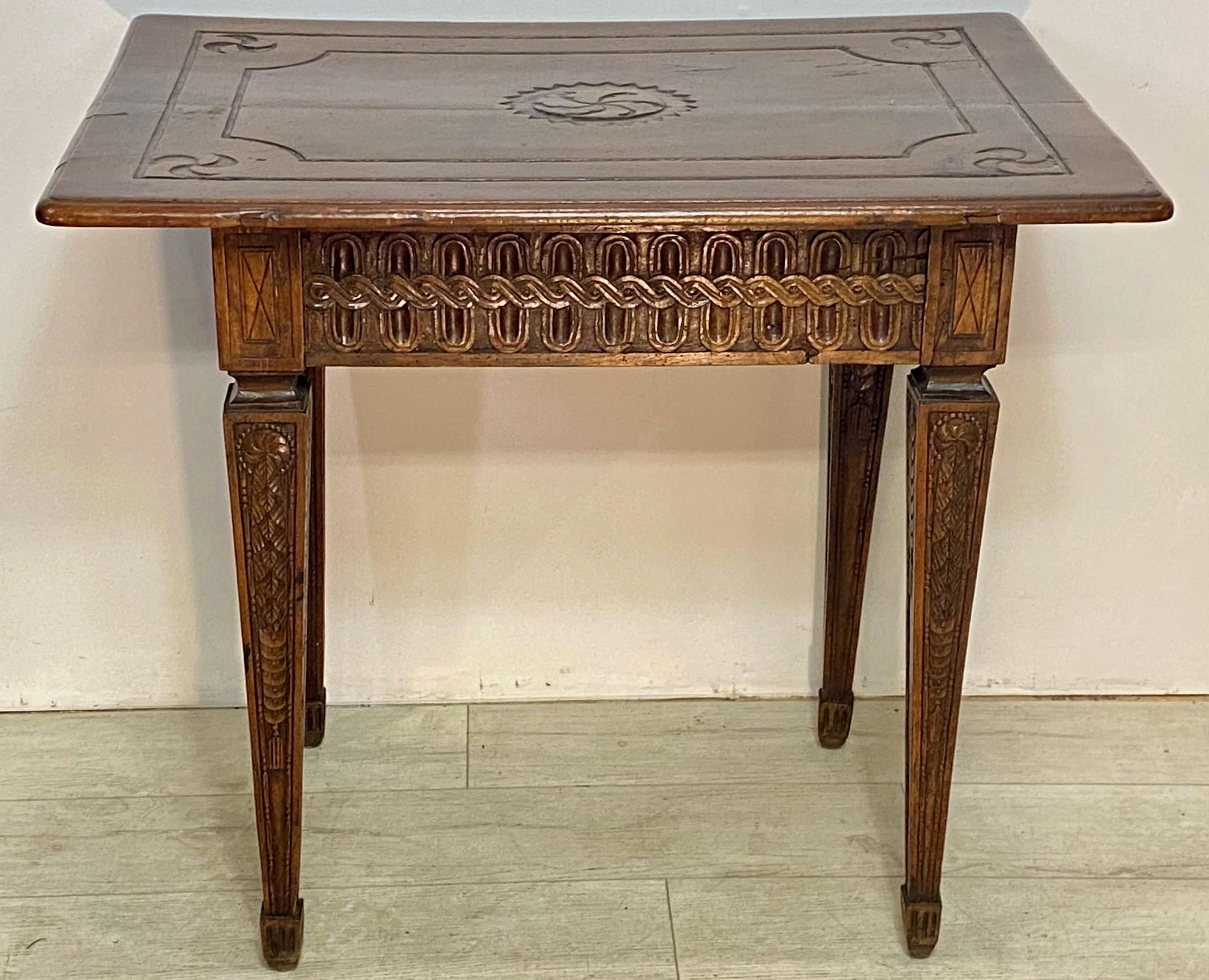 Early 18th Century French Walnut Side Table For Sale 1