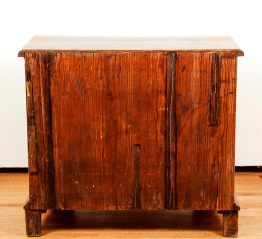 Early 18th Century George I Burled Elm Block Front Three Drawer Chest 1