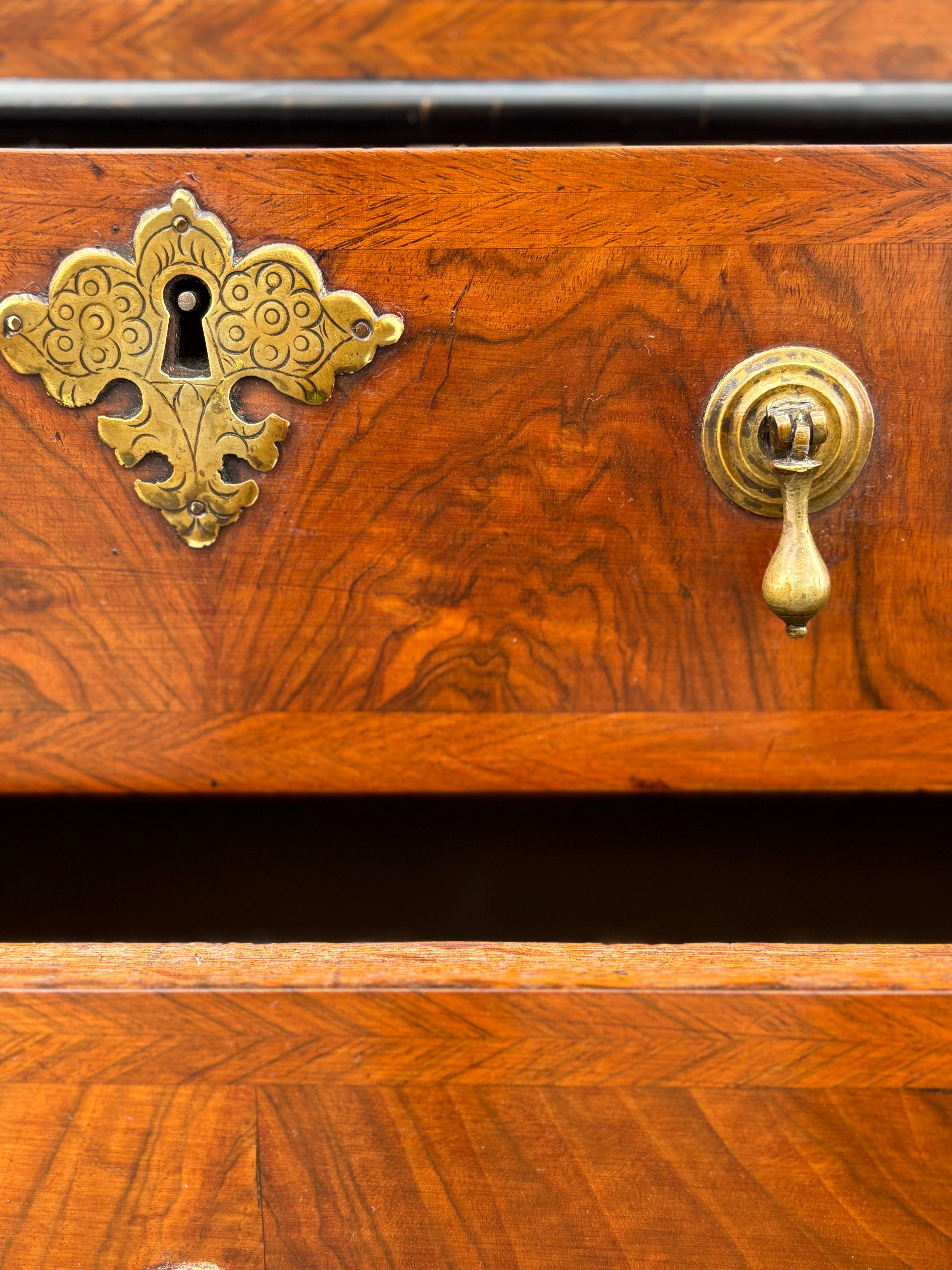 Early 18th Century George I Period Walnut Bureau Bookcase For Sale 12