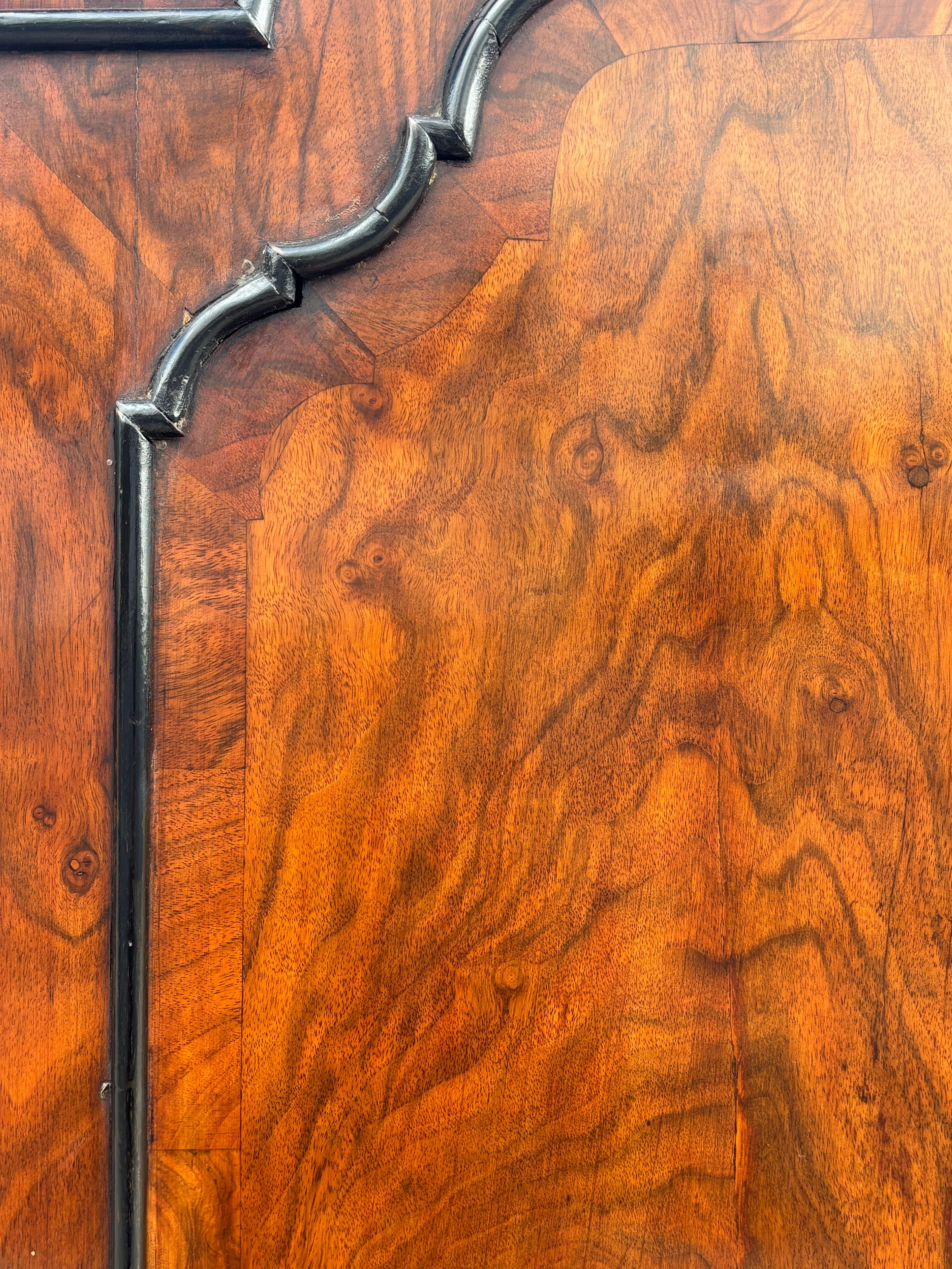 Early 18th Century George I Period Walnut Bureau Bookcase For Sale 13