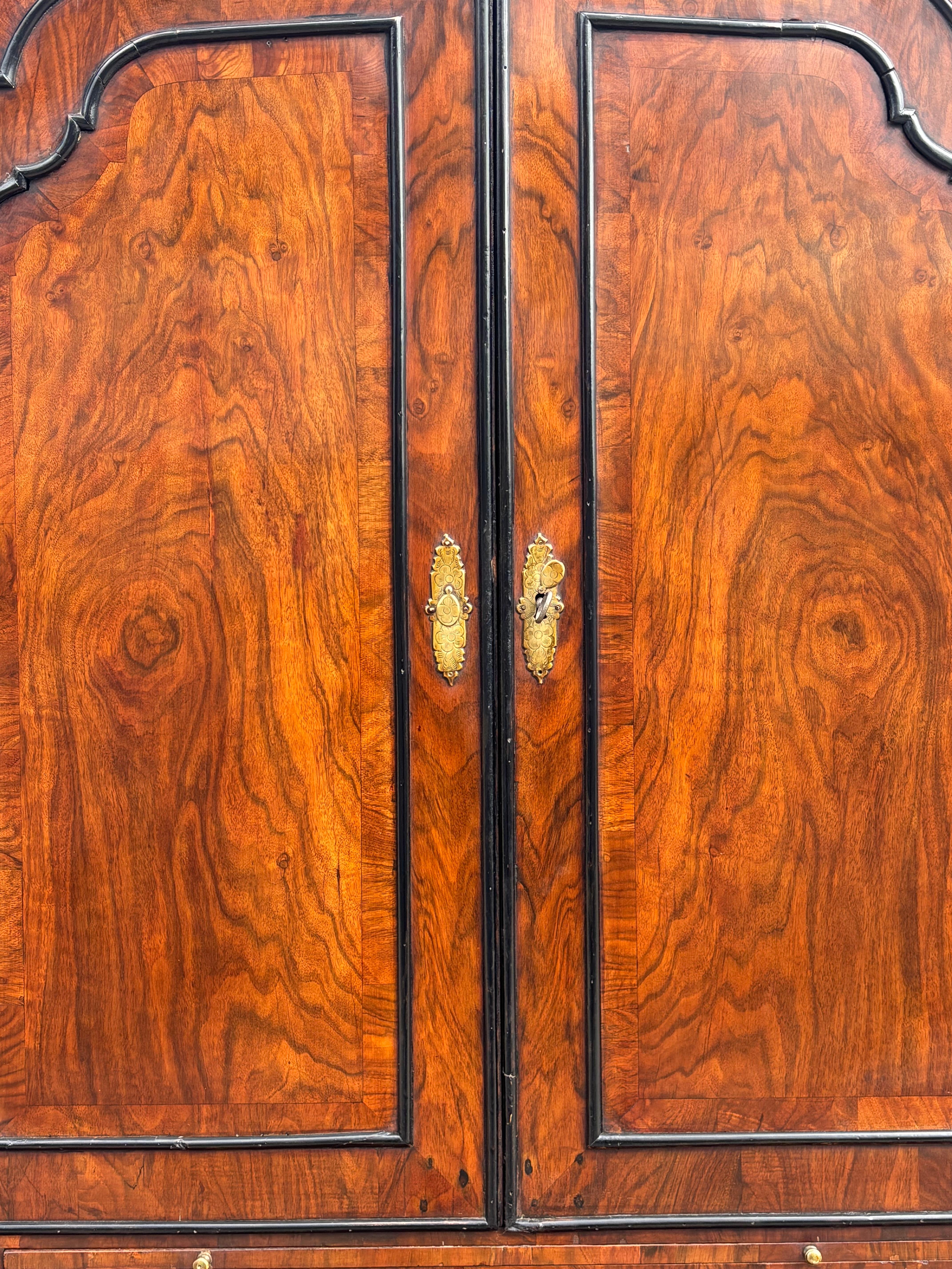 Early 18th Century George I Period Walnut Bureau Bookcase For Sale 4