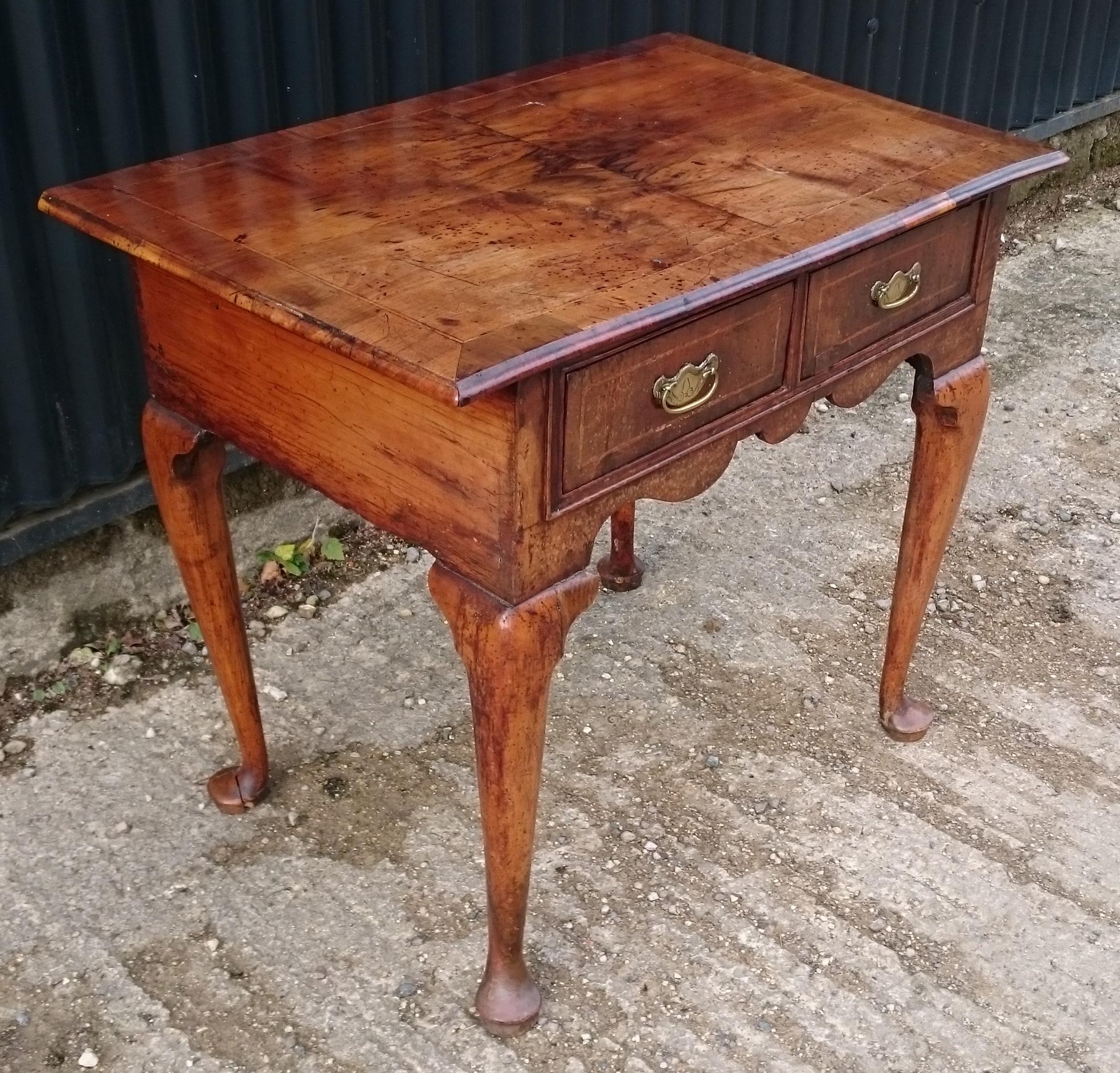 Early 18th Century George I Period Walnut Low Boy Side Table For Sale 1