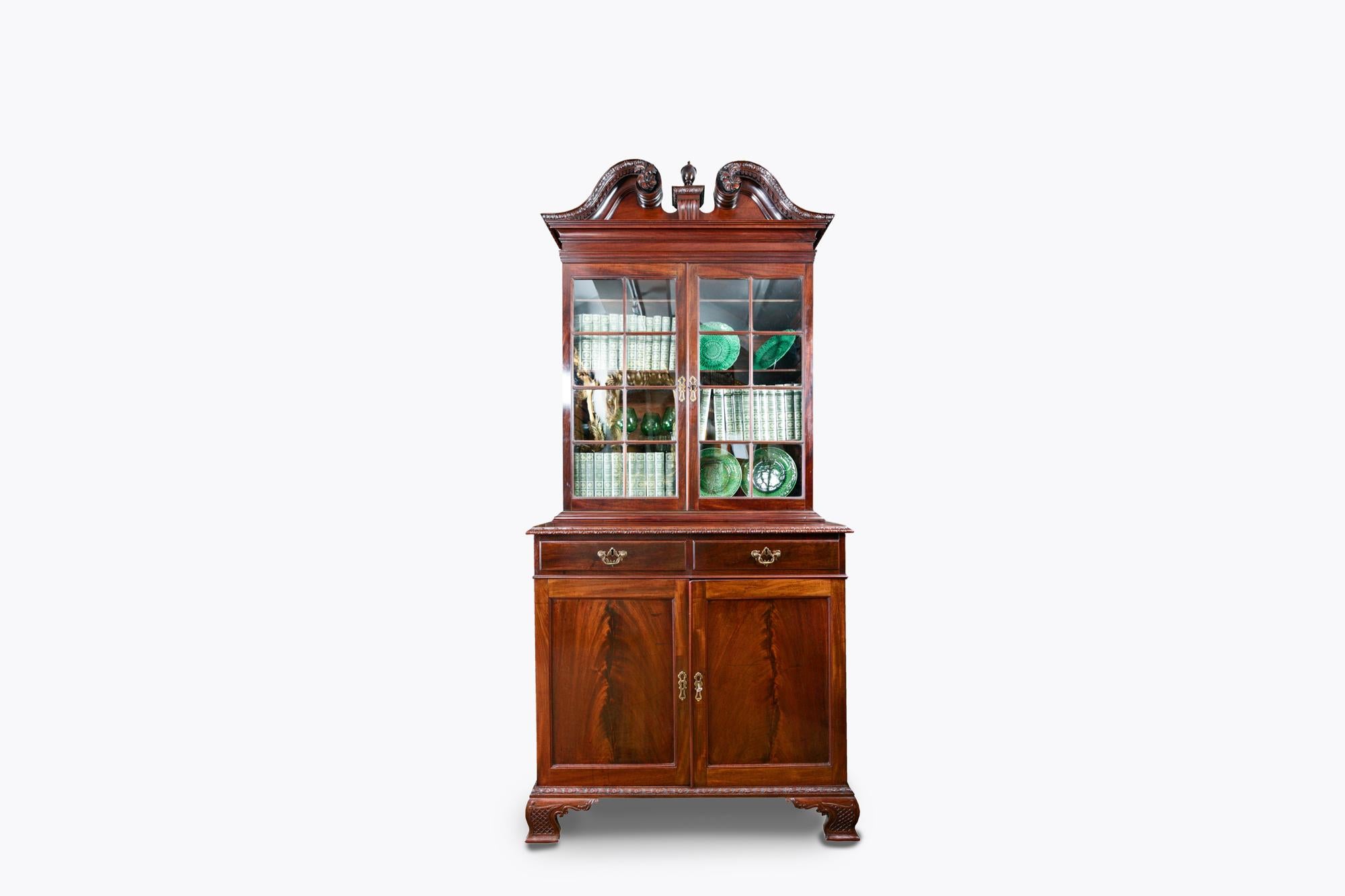 Early 18th Century George I Two-Door Mahogany Bookcase In Excellent Condition For Sale In Dublin 8, IE