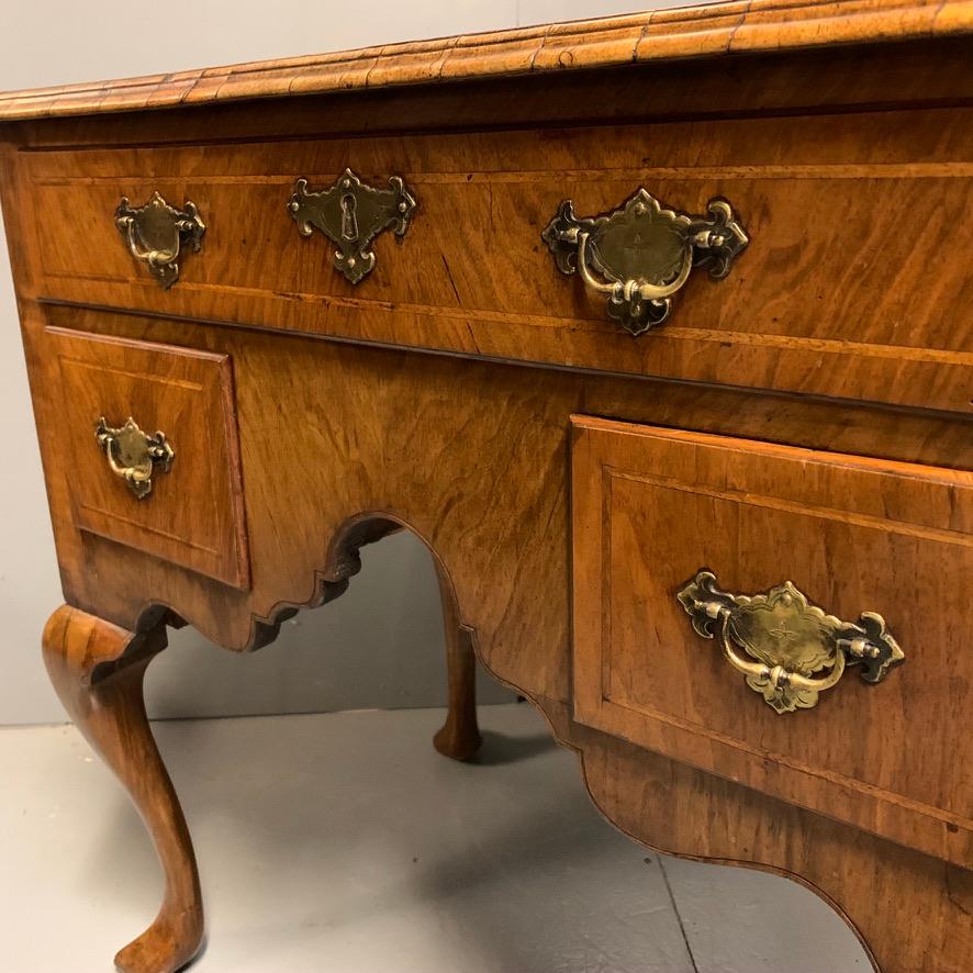 Early 18th Century George I Walnut Lowboy with Pointed Pad Feet For Sale 5
